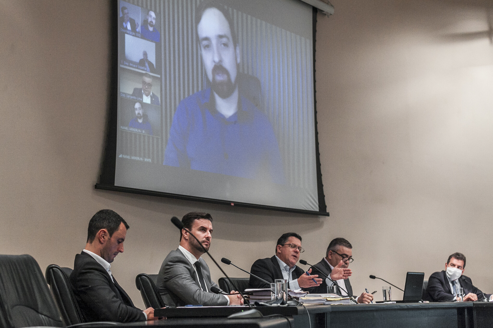Empresário confirma pedido de comissão na compra dos respiradores