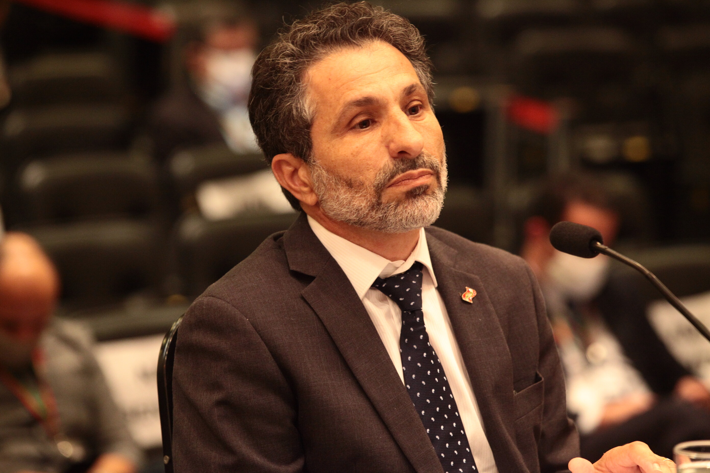 Deputados criticam postura do controlador-geral do Estado em depoimento à CPI
