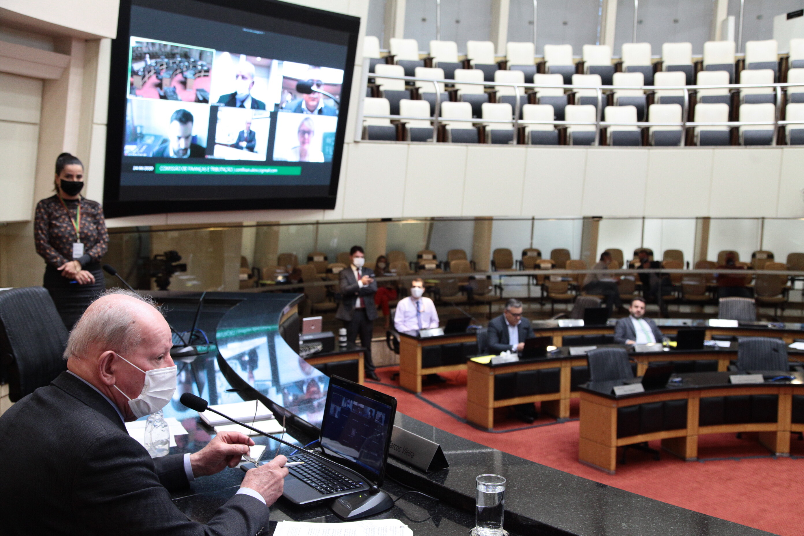 PL das diretrizes orçamentárias segue para votação em plenário