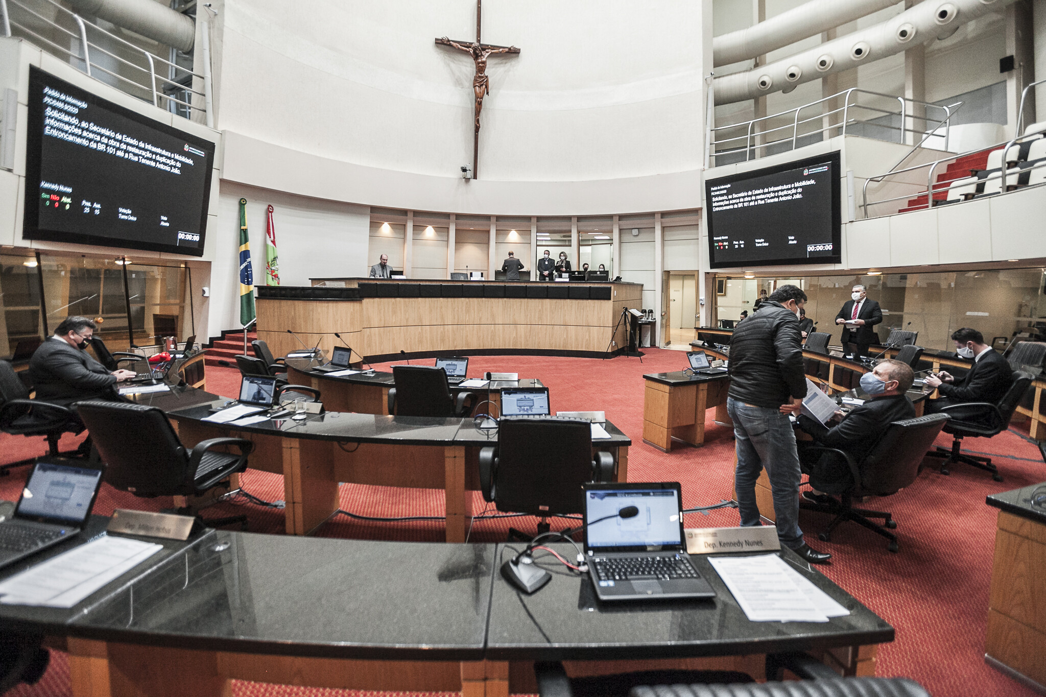 Deputados criticam ações do Poder Executivo e cobram respostas