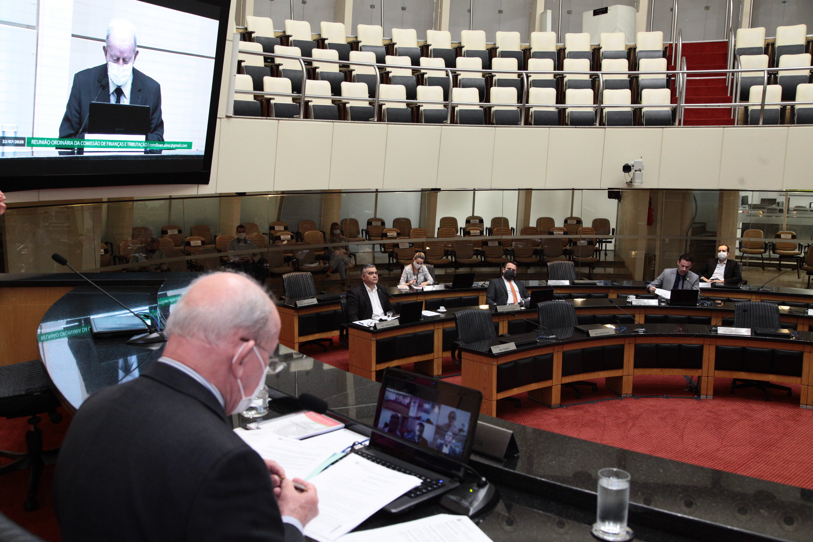 Deputados comemoram o pagamento das emendas impositivas