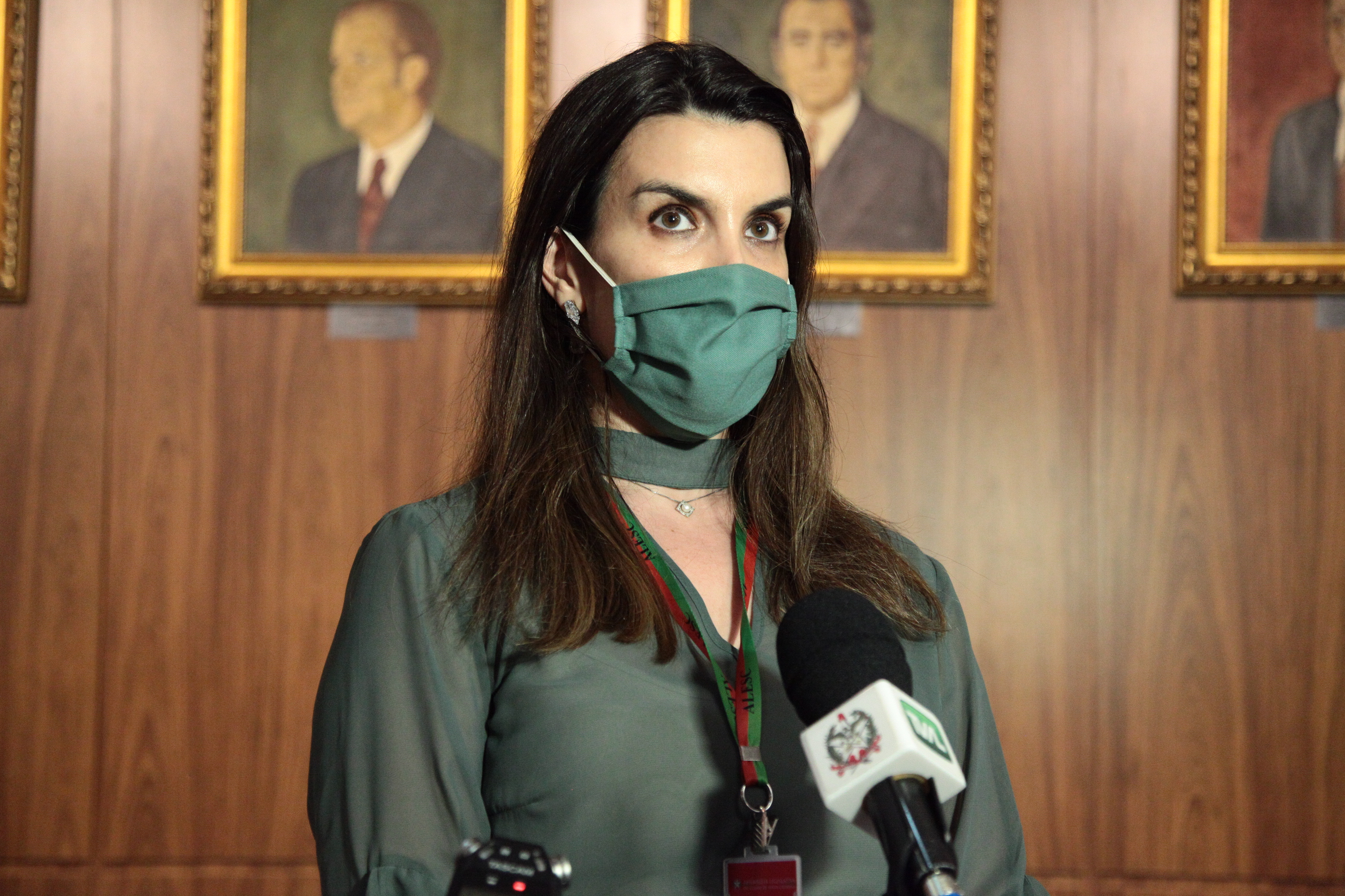 Entrega de Pedido de impeachment do Governador e Vice-governadora - Karula Trentrin Lara, procuradora-geral da Alesc