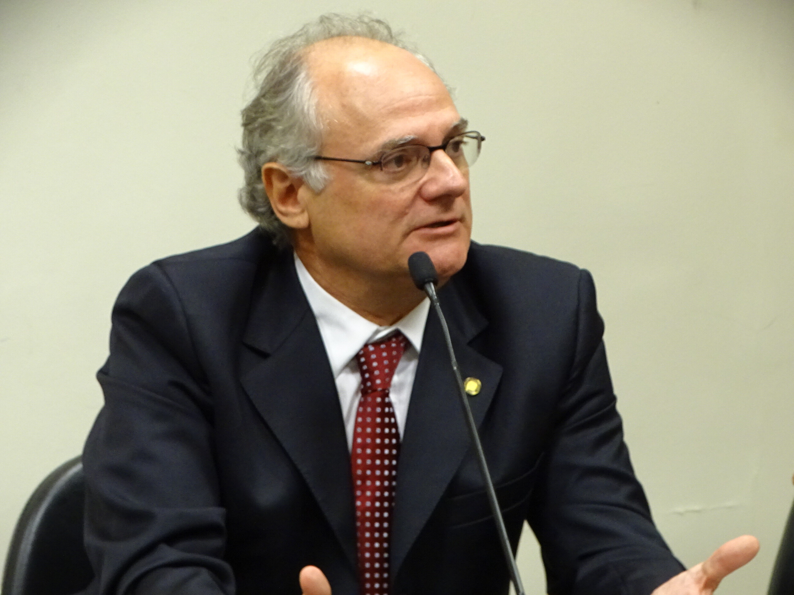 Governador sanciona lei do Dr. Vicente que beneficia 6 mil instituições