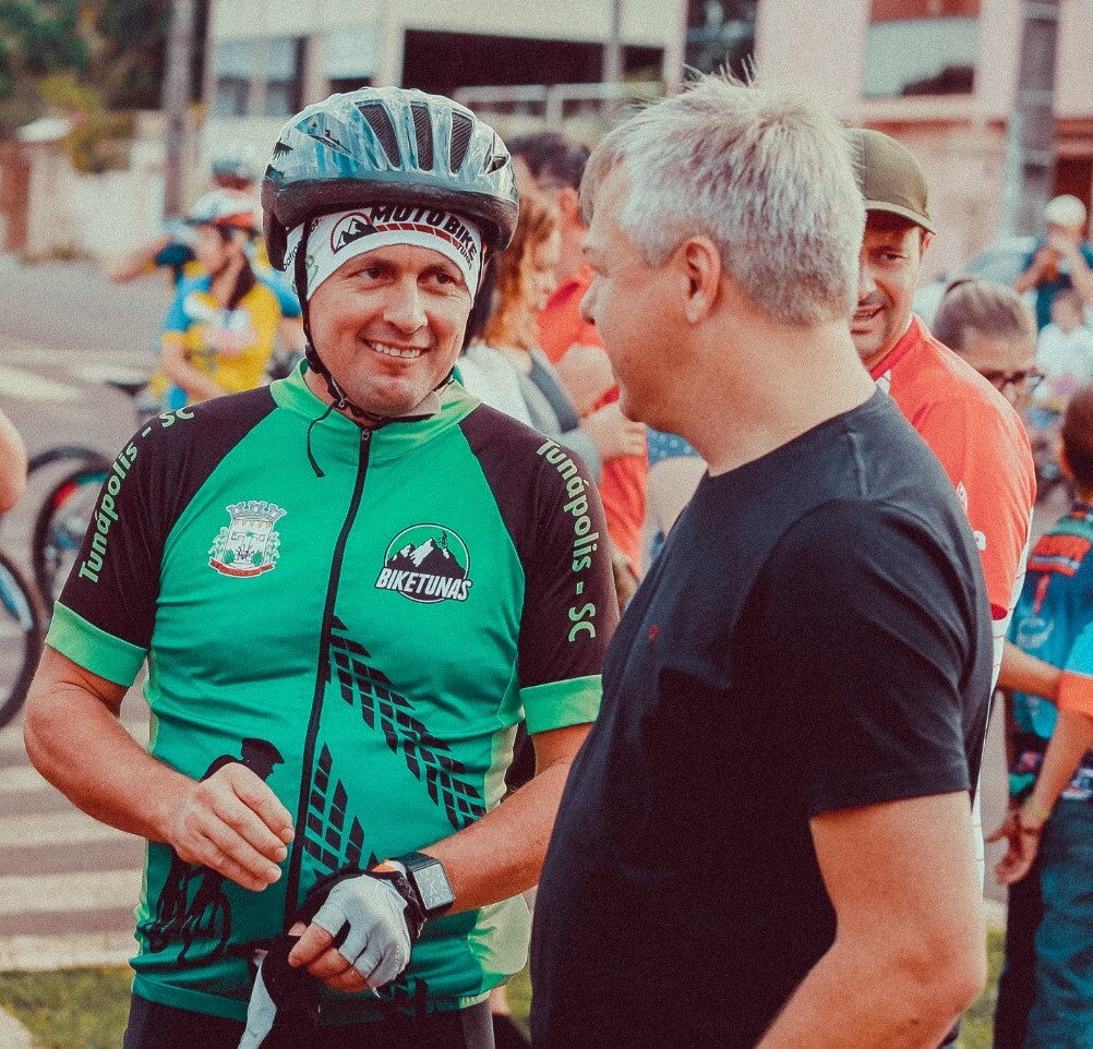 Deputado Fabiano da Luz e adeptos do cicloturismo FOTO: Eliéser Donhauser