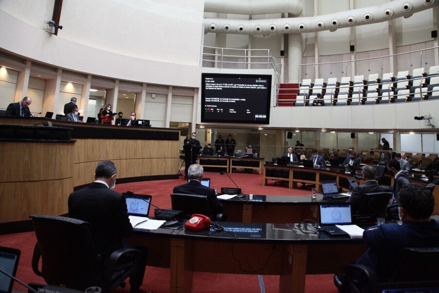 Deputados aprovam LDO, mas rejeitam emenda sobre benefícios fiscais