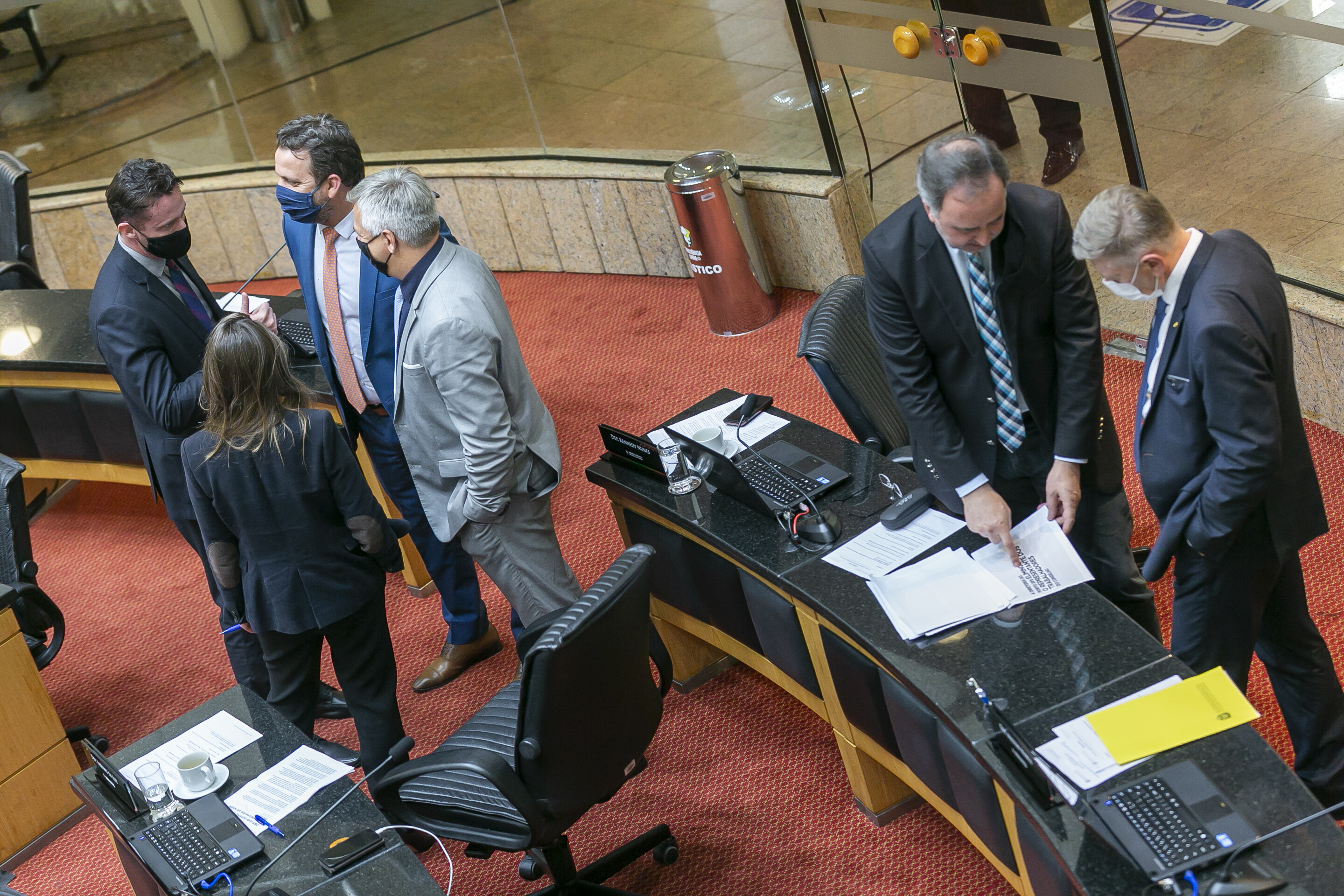 Deputados criticam multas a manifestantes em Lages e sugerem mutirão na saúde