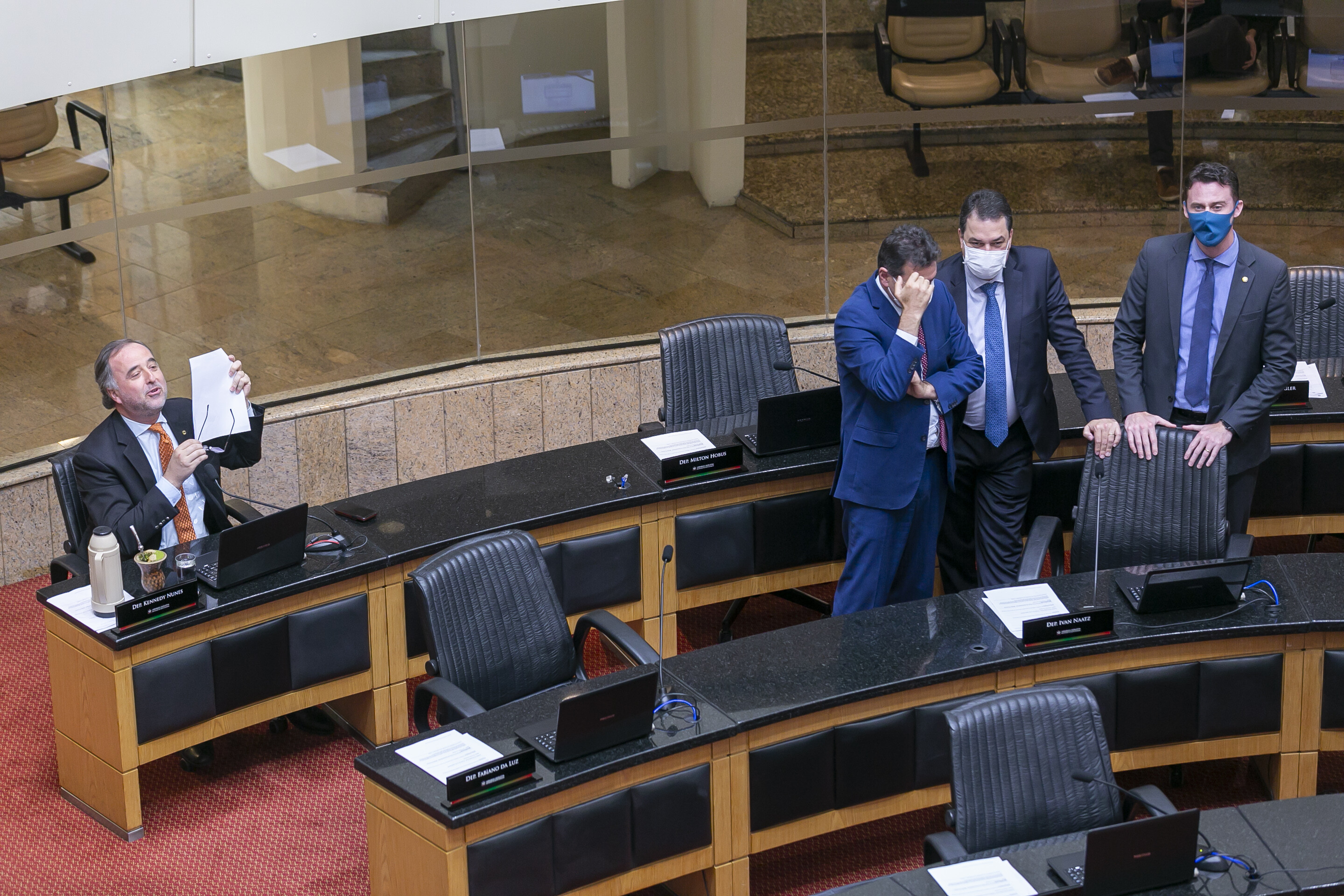 Decisão do STJ de por PF para investigar Moisés repercute na Alesc