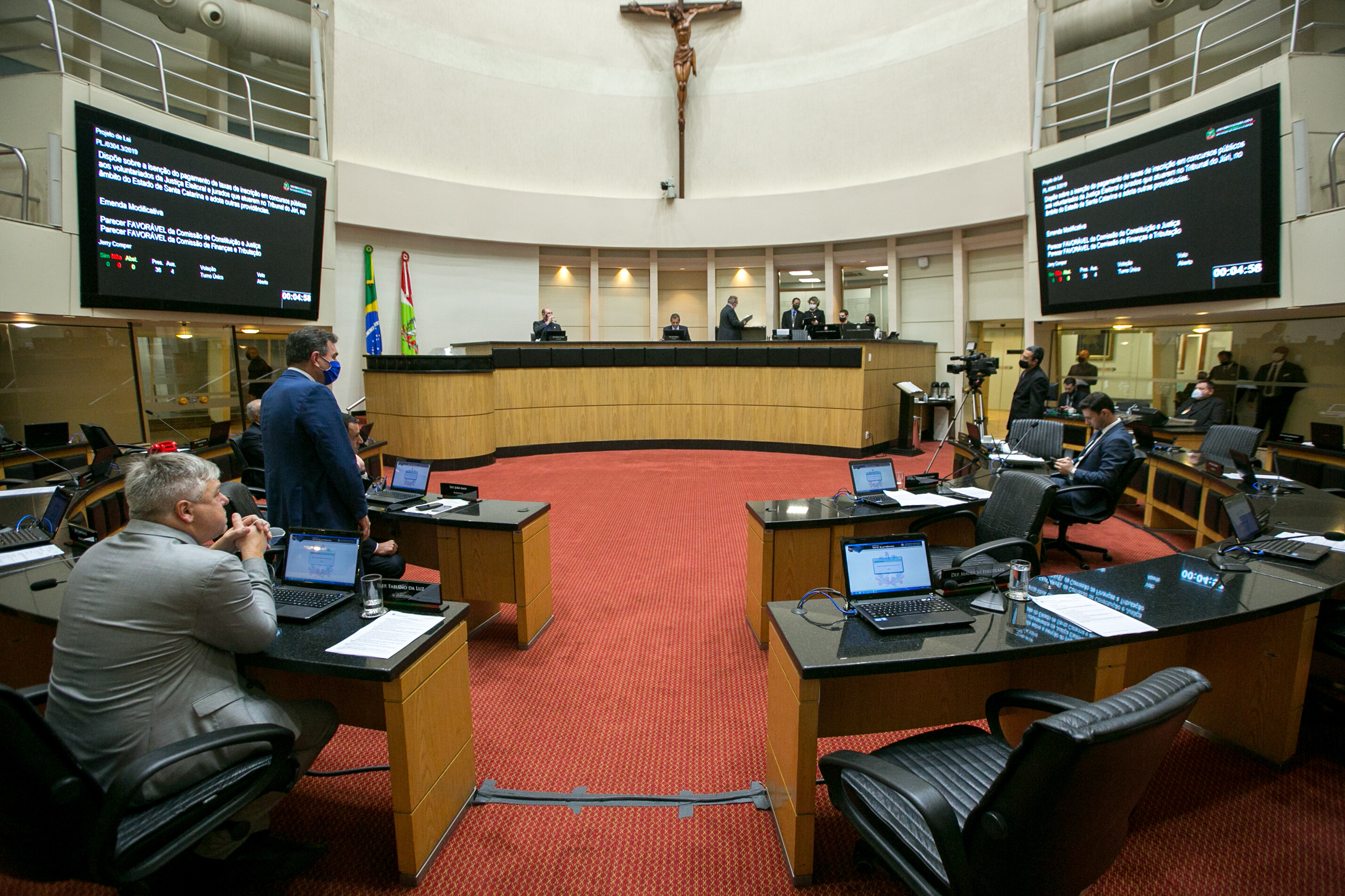 Sessão destaca vacina contra Covid e sustação de multas para manifestantes
