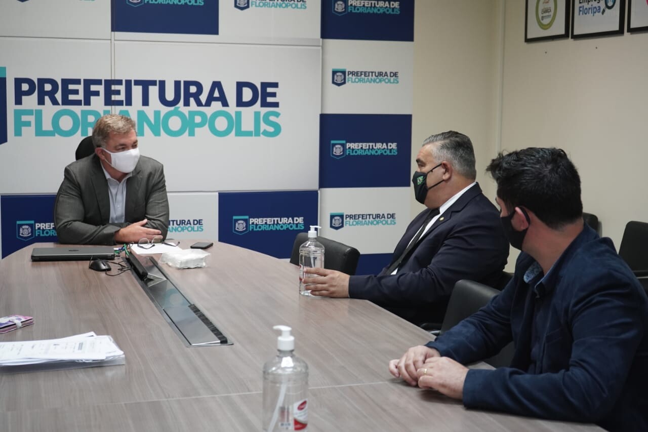 Deputado Sargento Lima em reunião na Prefeitura de Florianópolis