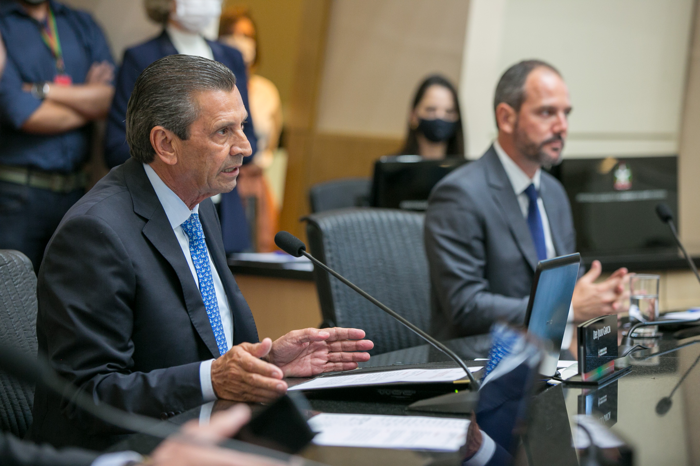 Anúncio da suspensão  da Sessão Extraordinária