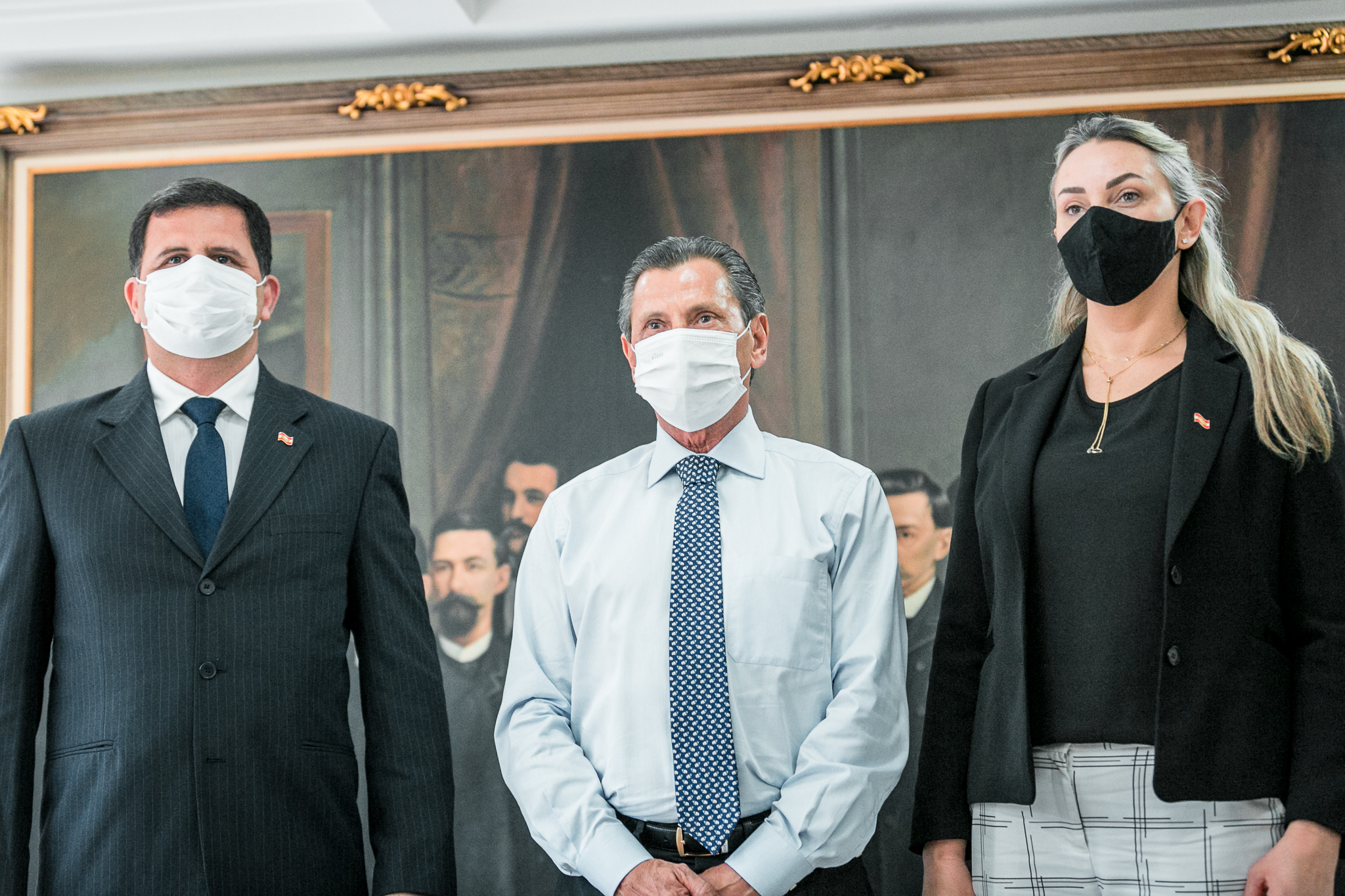 Secretário da Casa Civil, Grneral Ricardo Miranda Aversa, Deputado Júlio Garcia (PSD) e Governadora interina, Daniela Reinehr