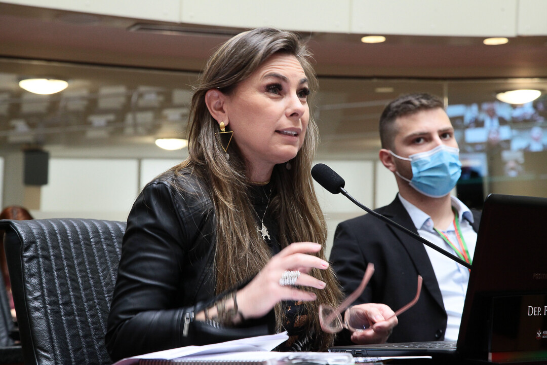 Paulinha fala que o que está acontecendo é uma afronta à democracia