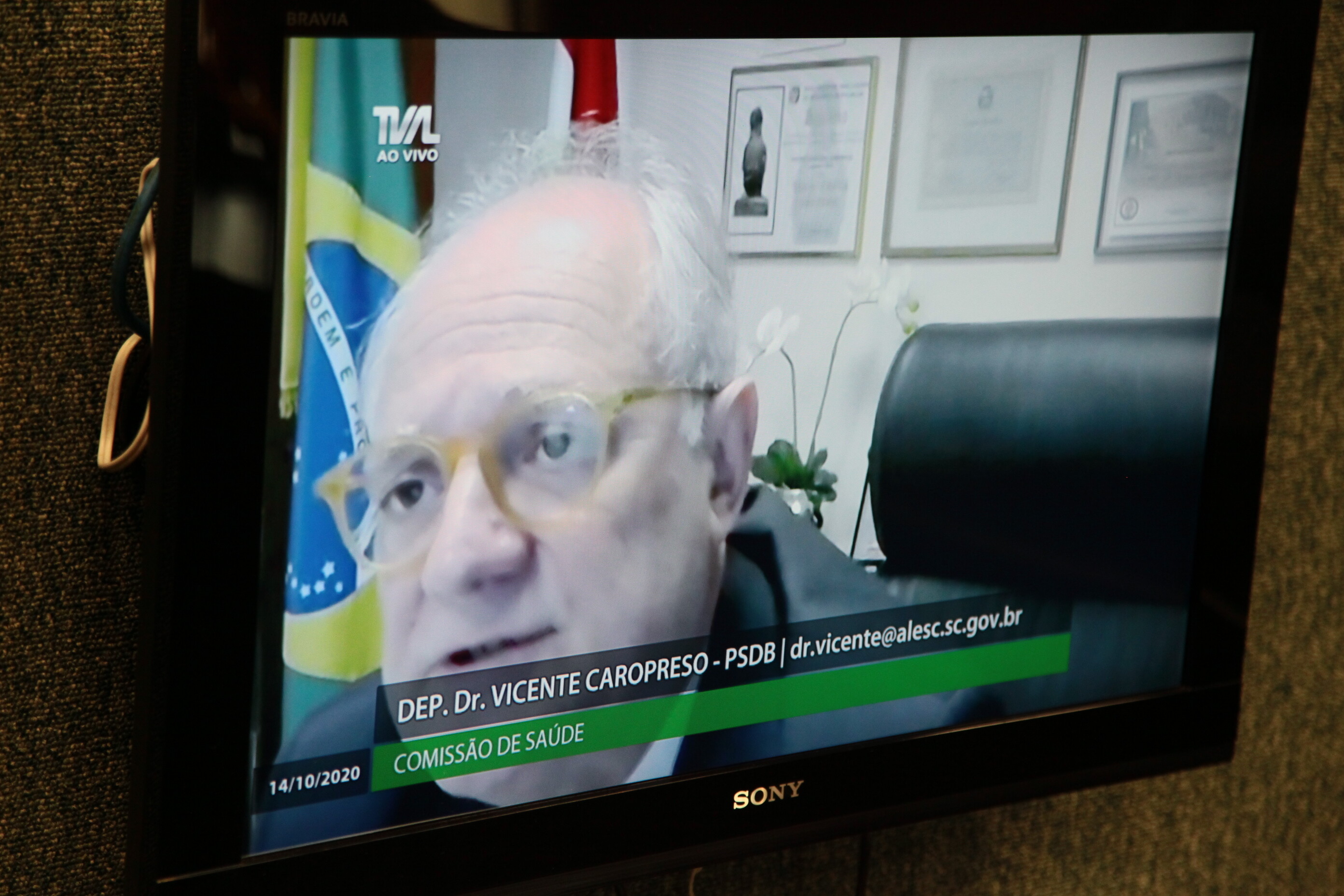 Deputado Dr. Vicente em reunião da Comissão de Saúde