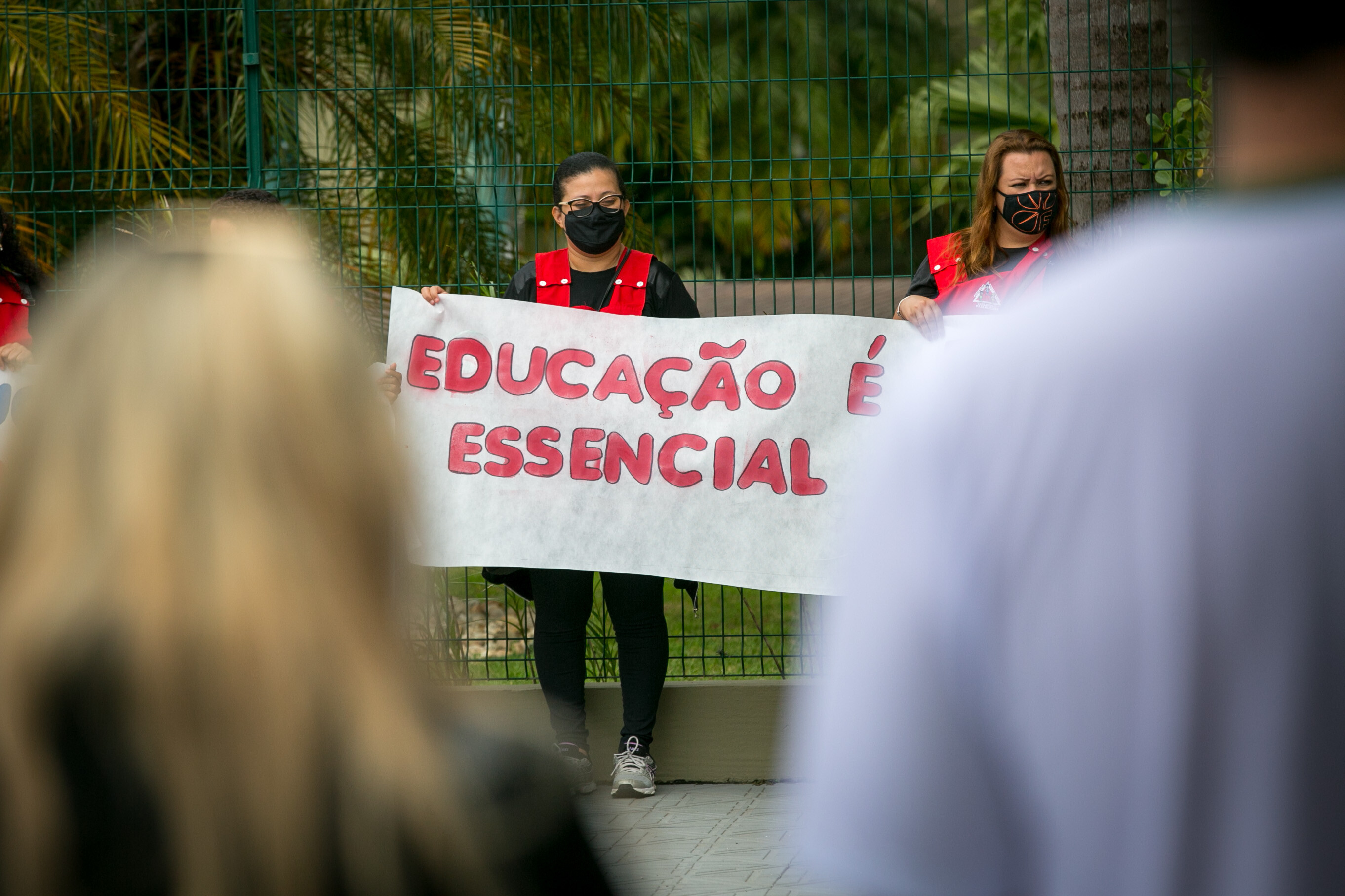 Pais e dirigentes de escolas particulares defendem retorno de aulas presenciais