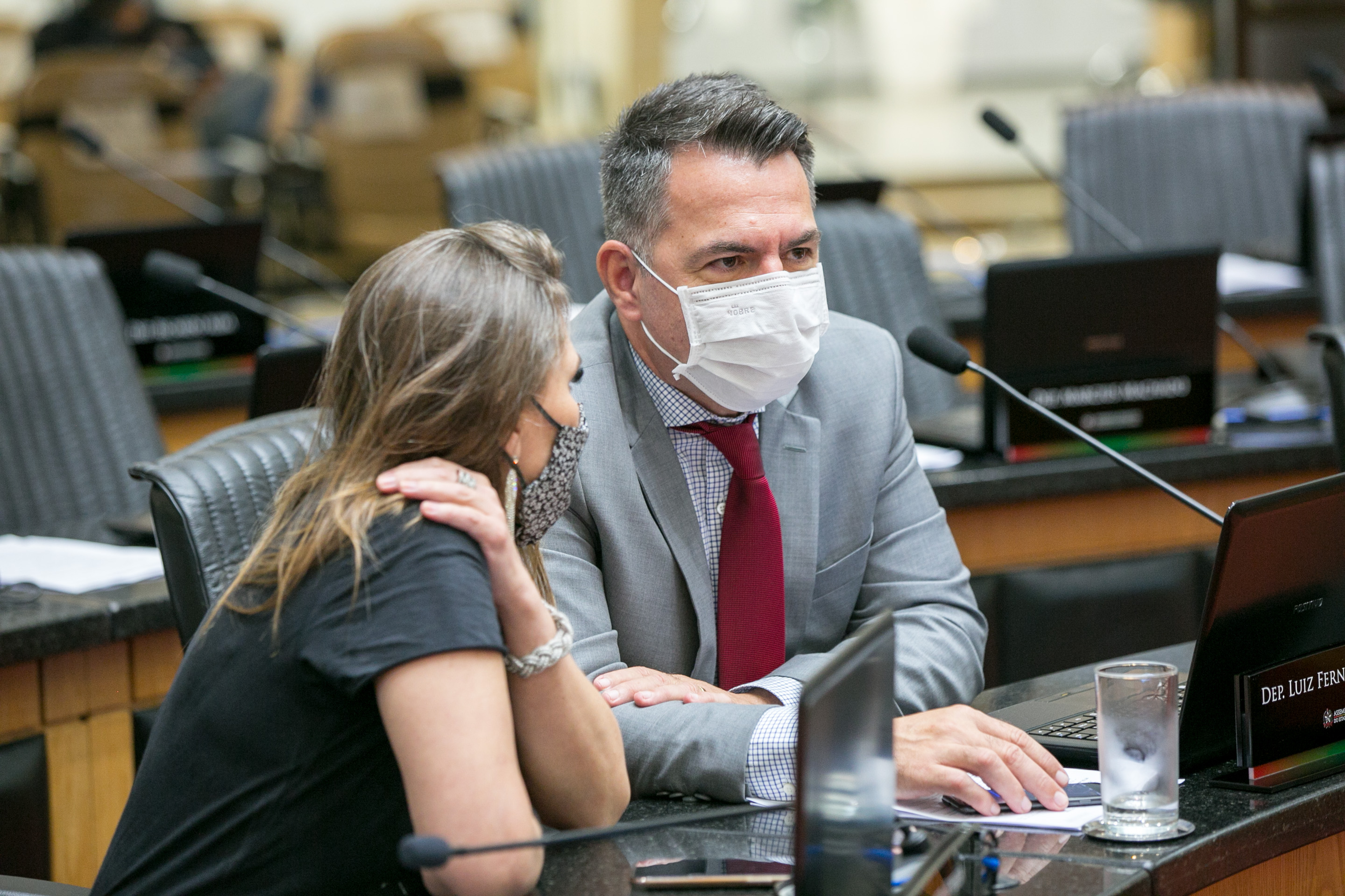 Deputada Paulinha (PDT)  e Deputado Luiz Fernando Vampiro (MDB)
