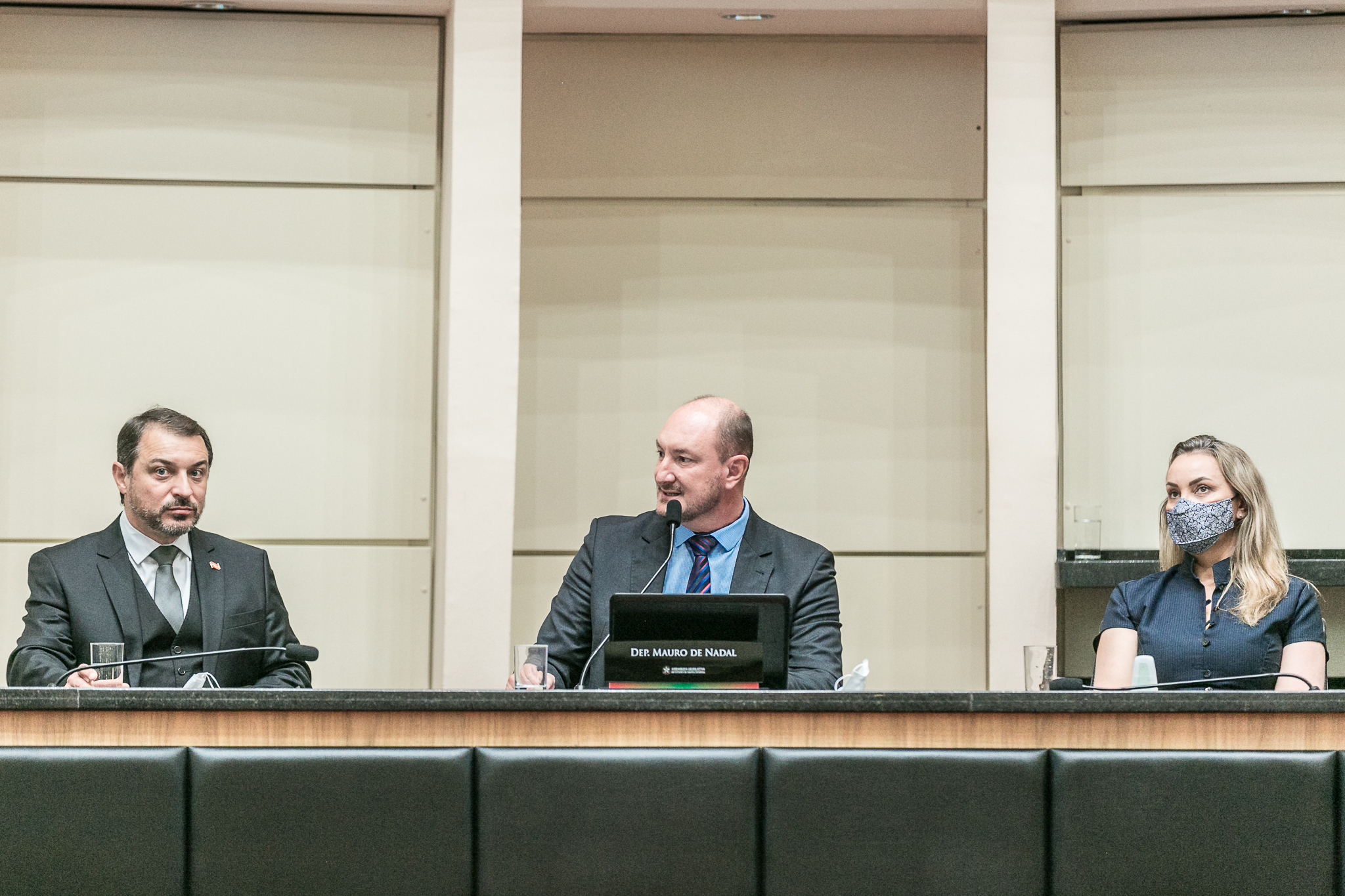Deputado Mauro de Nadal (MDB), Governador Carlos Moisés e Vice-governadora Daniela Reinehr