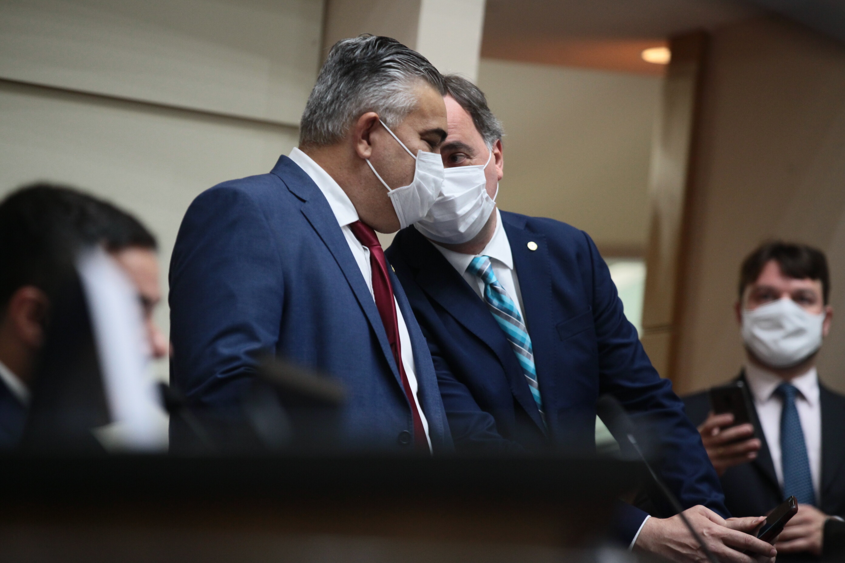 Deputados convocam secretário para explicar distribuição de PMs