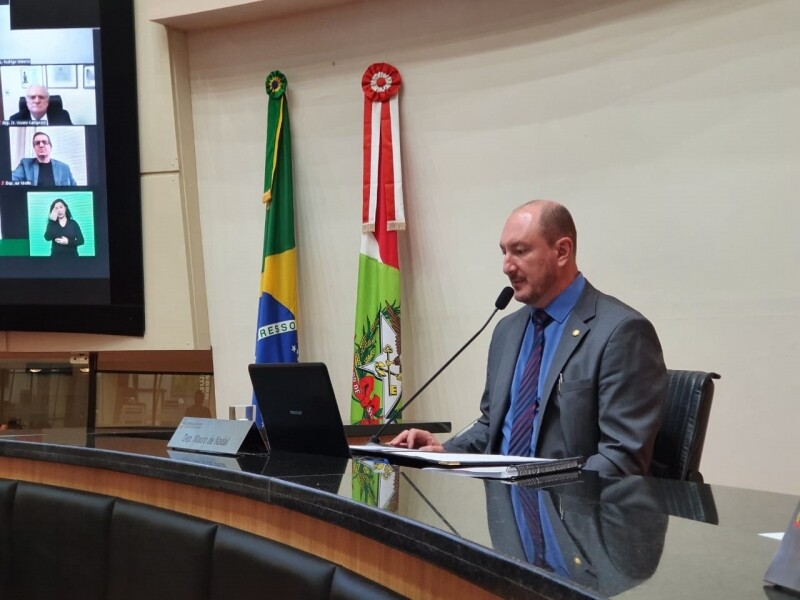 Sessão especial recebe secretário da Saúde para falar de vacinação