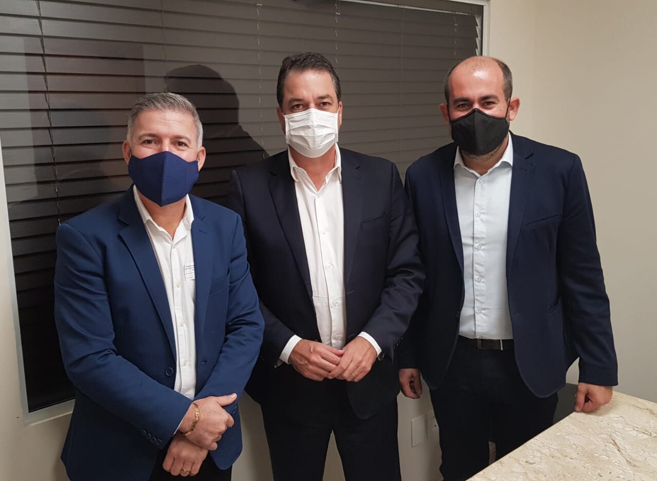 Deputado Rodrigo Minotto e diretores da Fecam