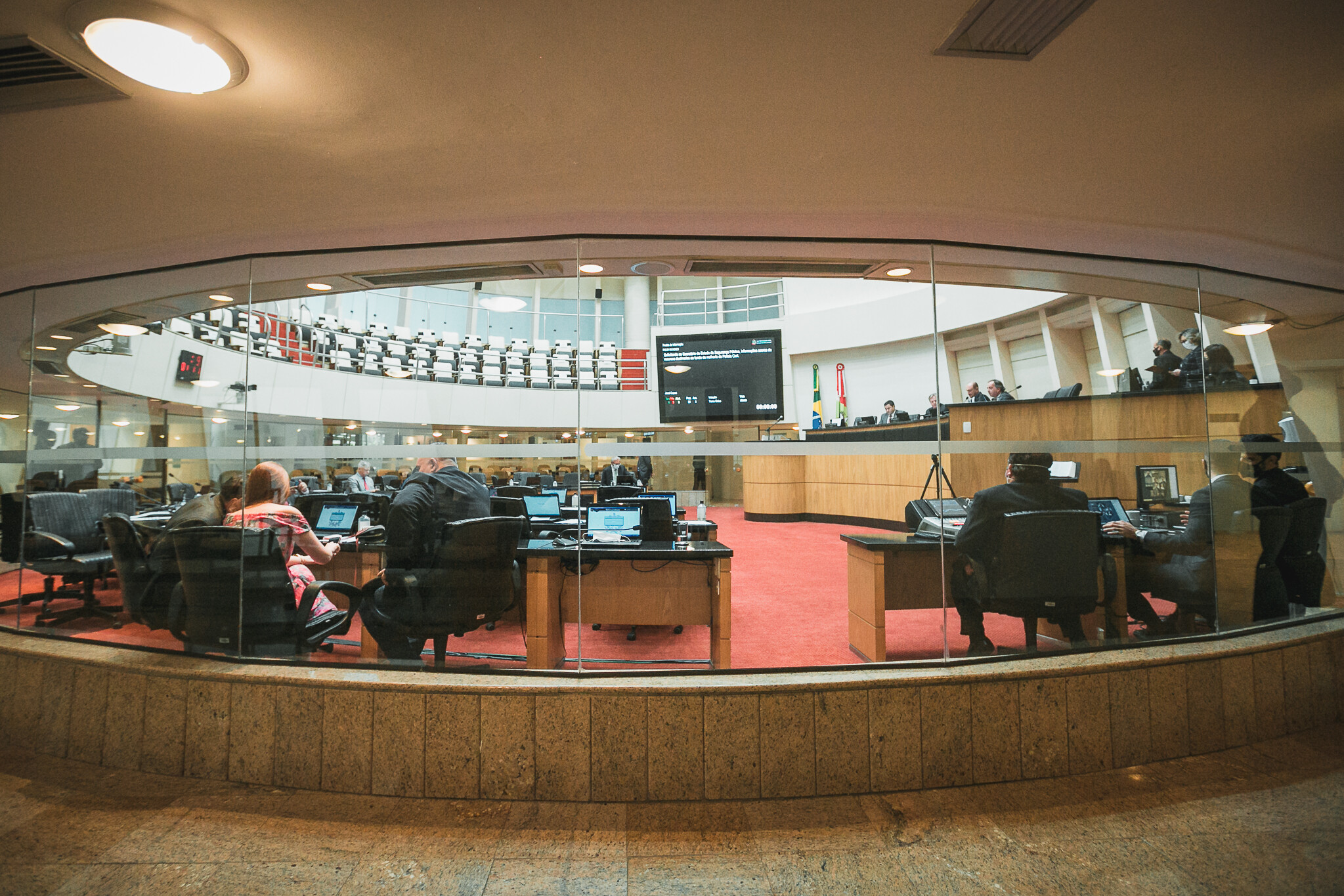 Tragédia revolta deputados, que cobram vacinas e responsabilidade da União