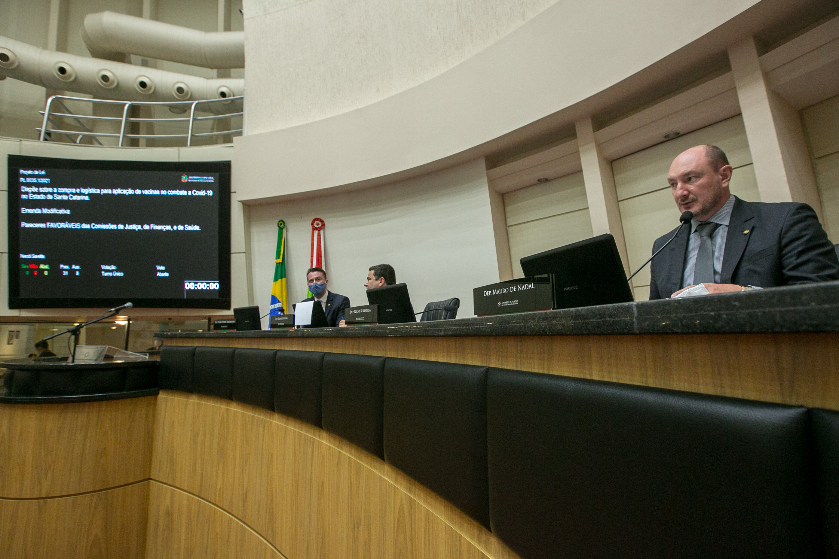Covid: Assembleia aprova projetos voltados à aquisição de vacinas
