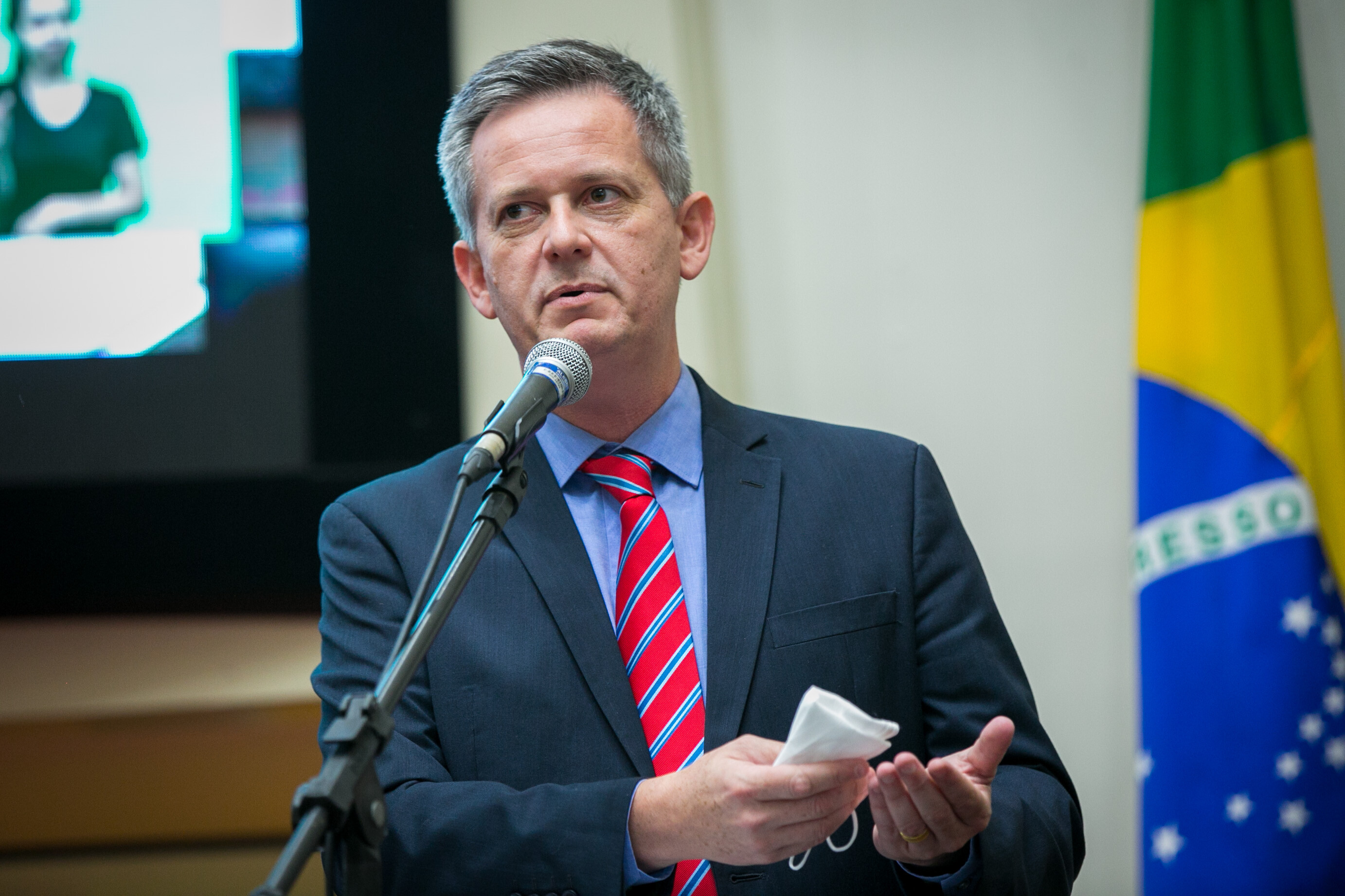Jean Kuhlmann assume vaga e prega união entre deputados e poderes