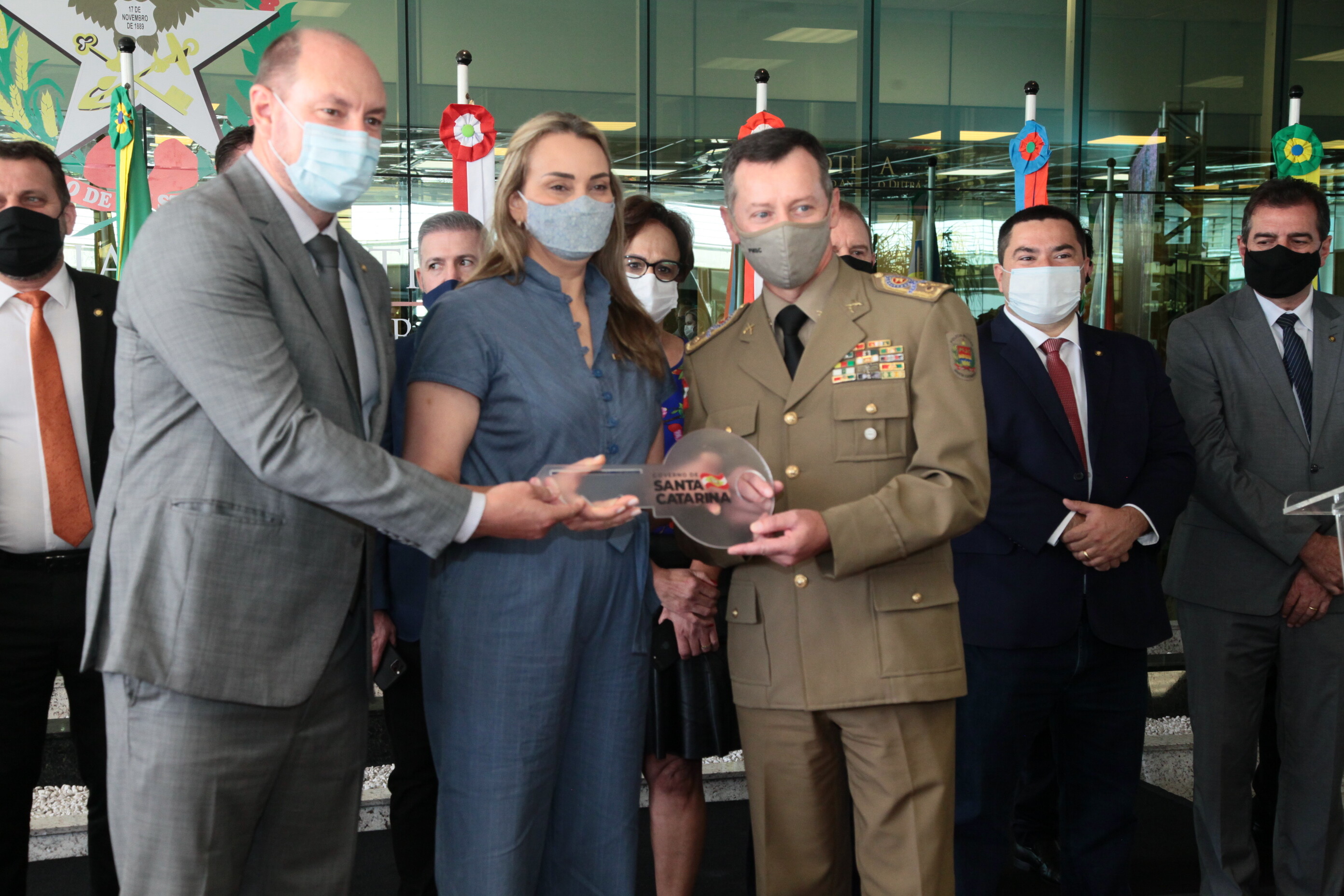 Governo e Alesc entregam equipamentos à Polícia Militar