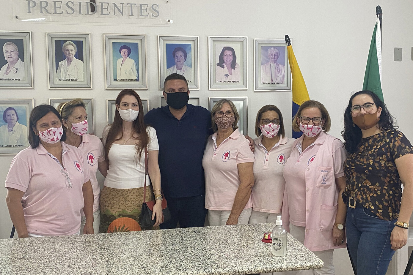 Deputada Ana Campagnolo e voluntárias da Rede Feminina de Combate ao Câncer de Itajaí