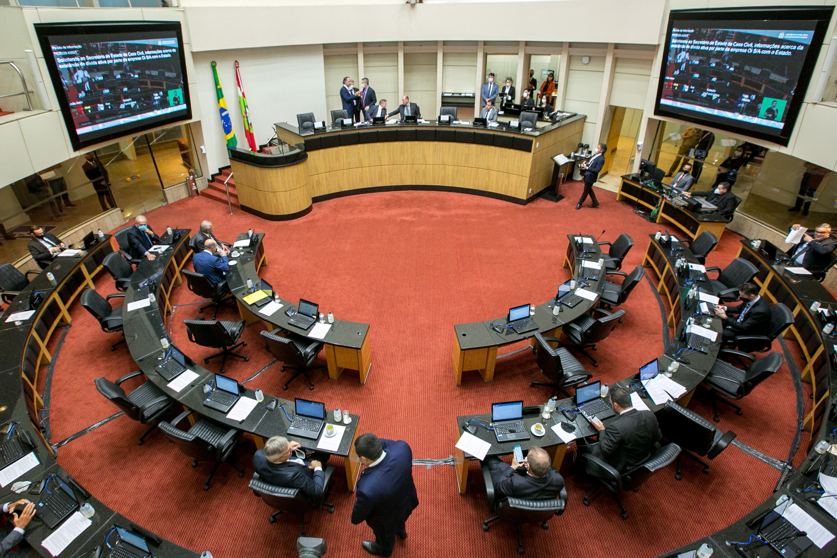 Sessão tem debates sobre tratamento precoce, lockdown e frente