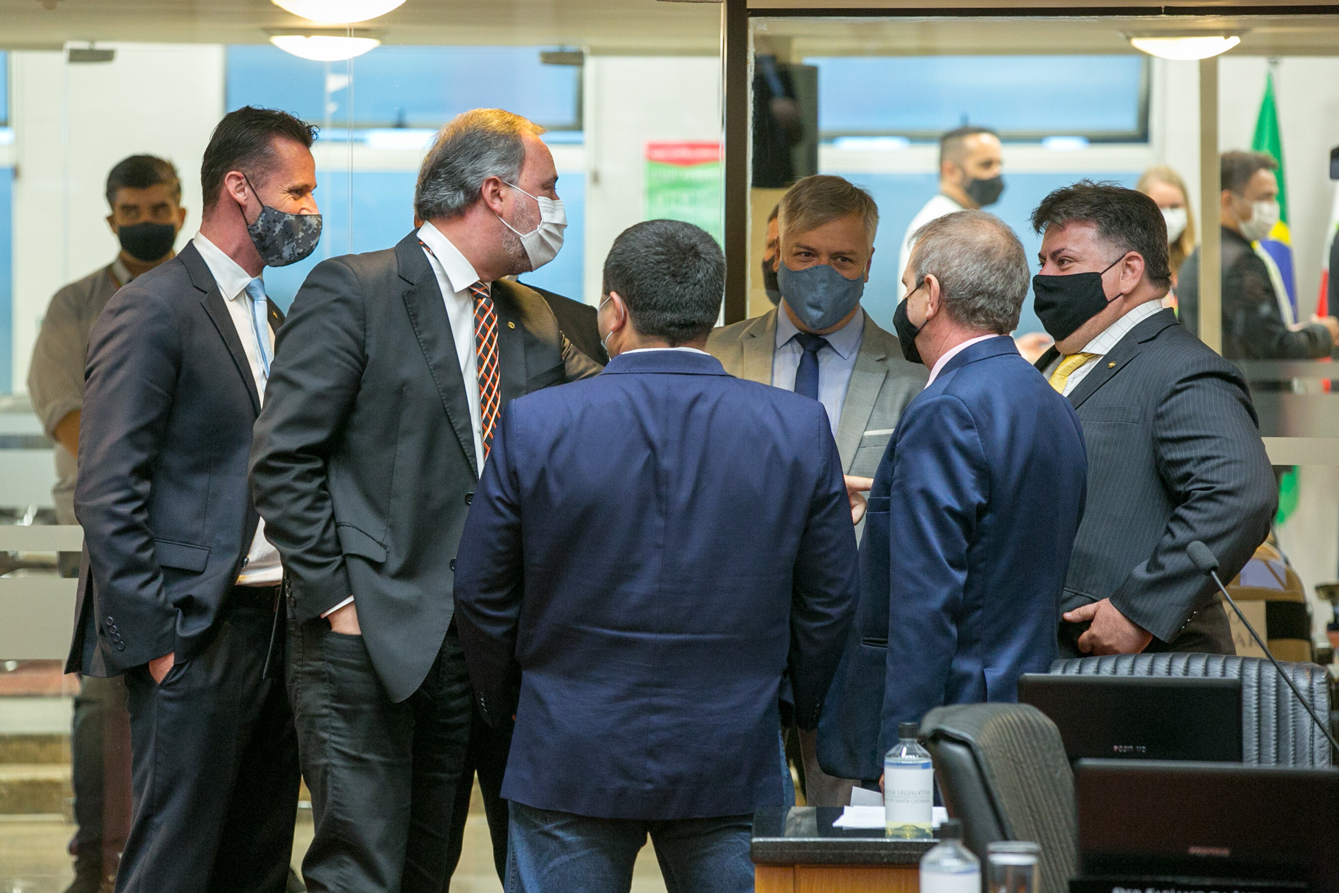 Sessão tem críticas ao Coes e ao STF por medidas para conter o coronavírus