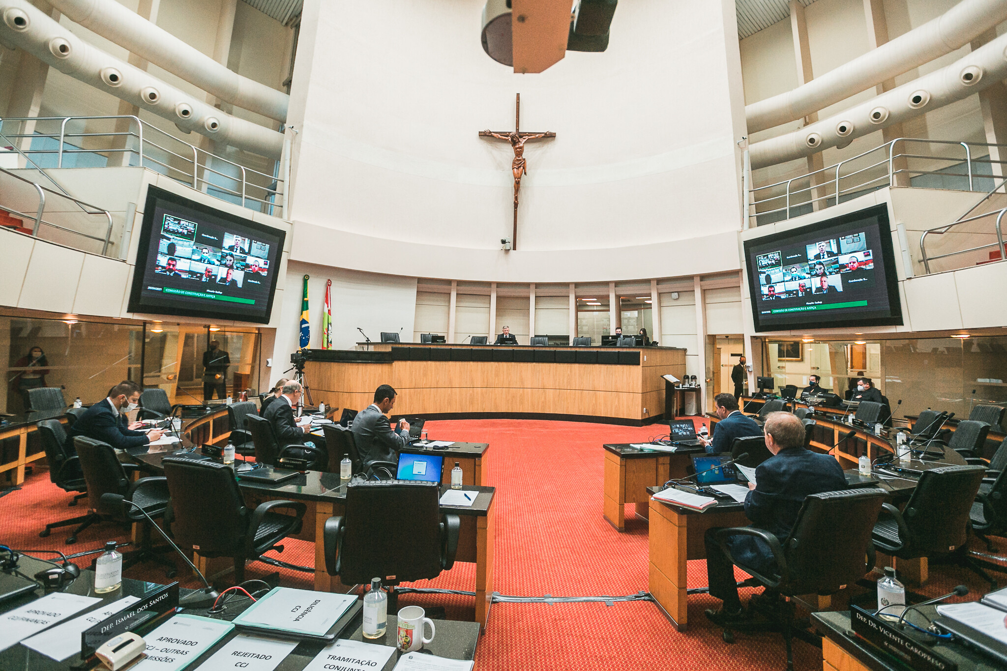 CCJ admite MP do governo que prorroga ressarcimento a hospitais por leitos de UTI