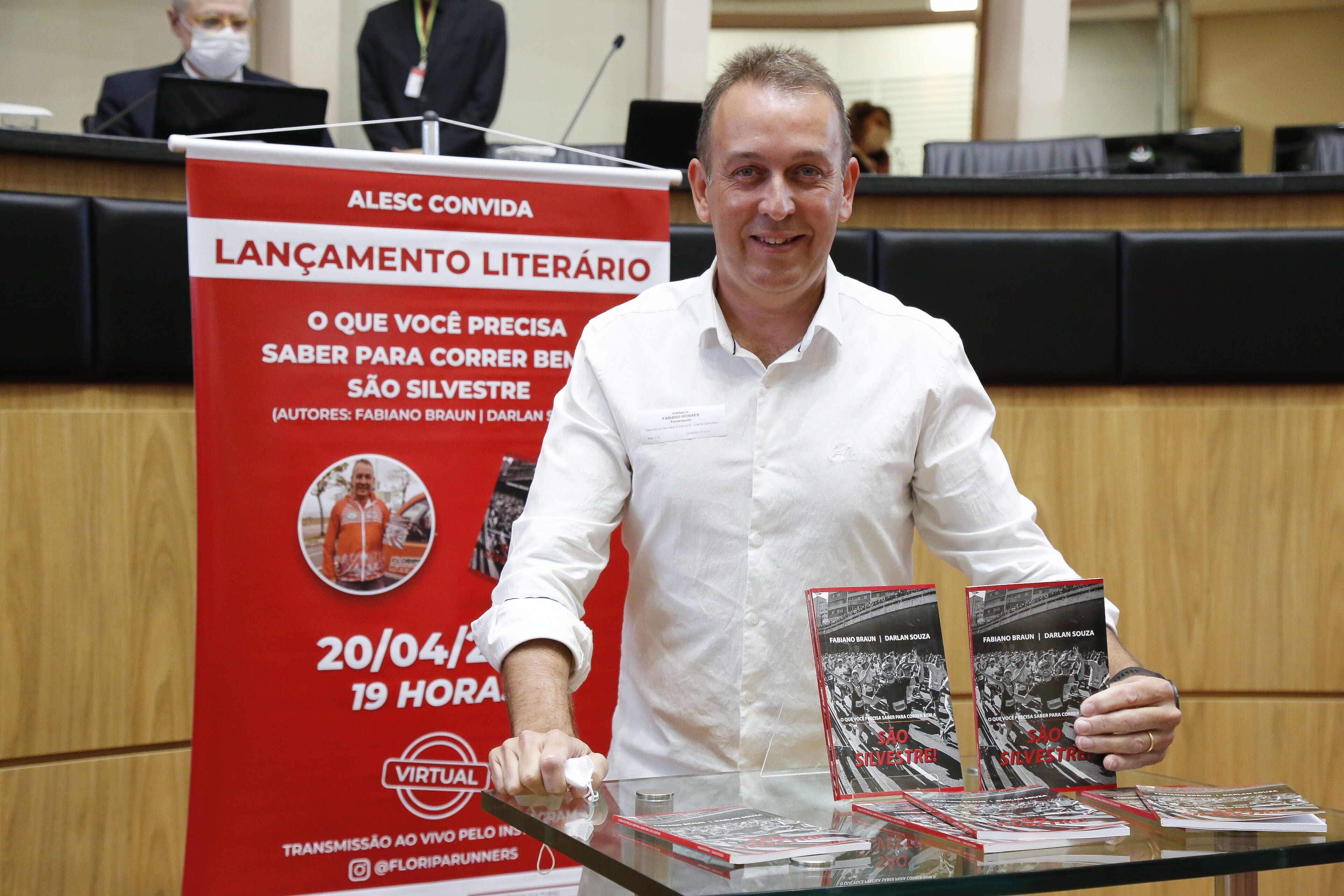 Lançado o livro “O que você precisa saber para correr bem a São Silvestre”