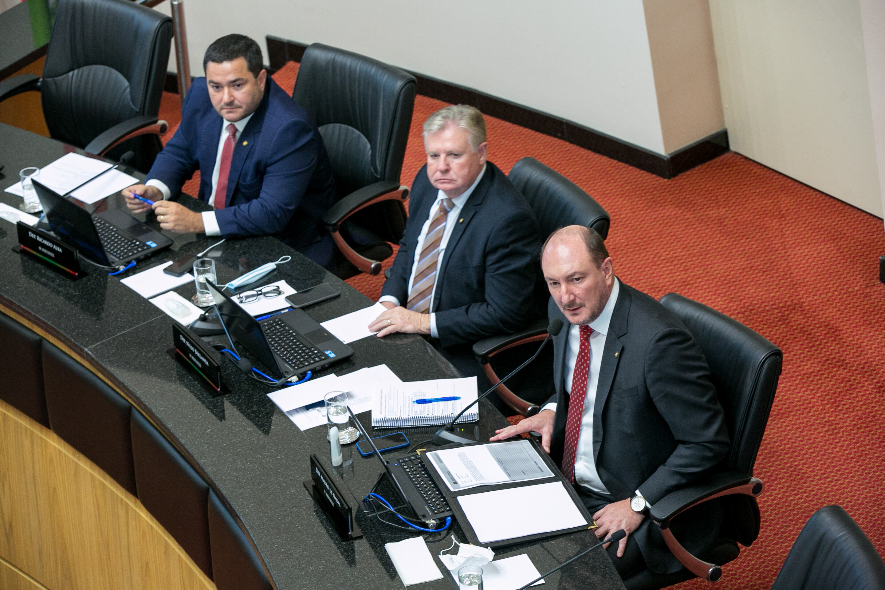 Deputados aprovam projeto que altera código de defesa dos animais