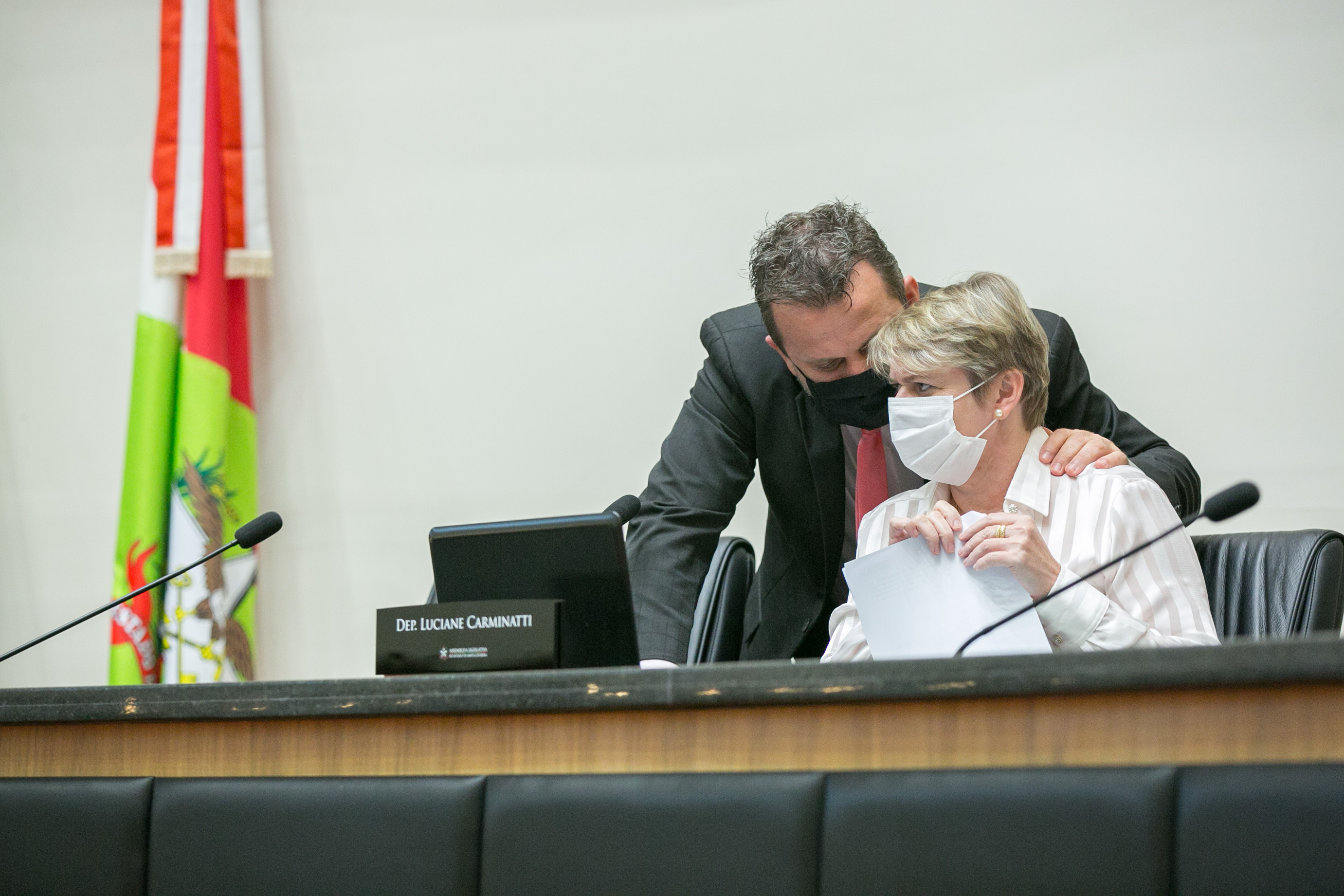 Deputado Jerry Comper (MDB) e Deputada Luciane Carminatti (PT)