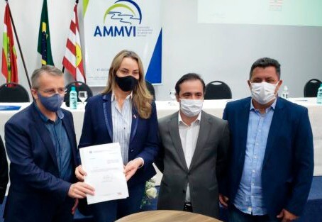 Deputado Ivan Naatz acompanhou visita da governadora Daniela Reinehr a Blumenau FOTO: Divulgação