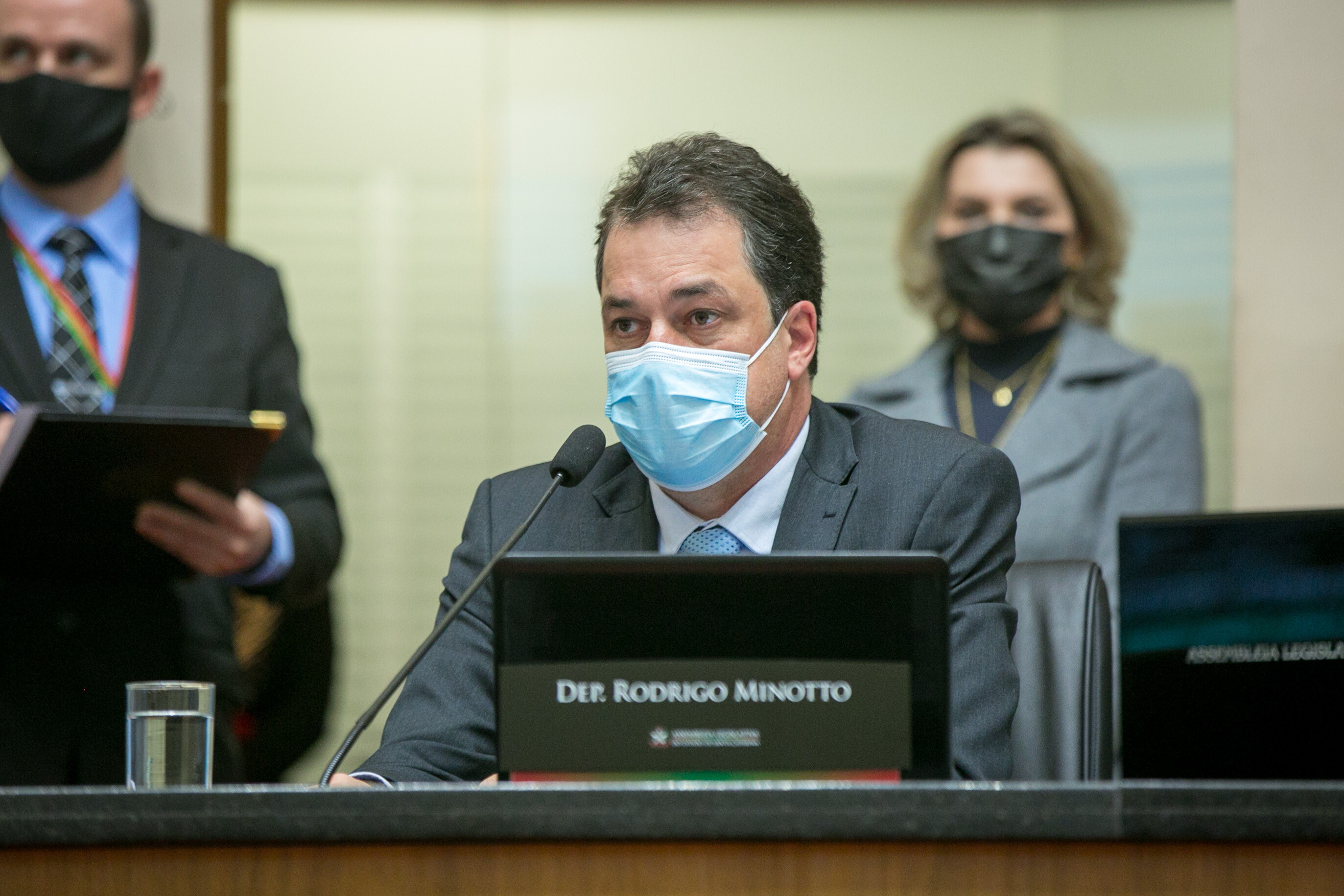 Lei e projetos incentivam adoção de crianças e adolescentes