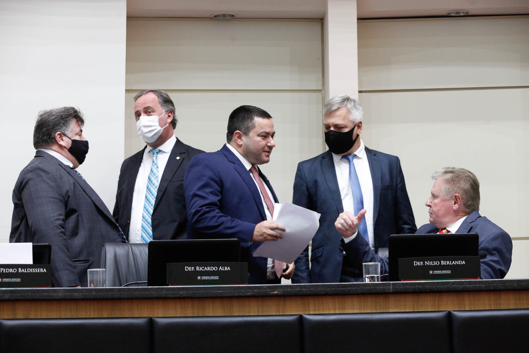 Covid: aprovado projeto que permite compra de vacina pela iniciativa privada