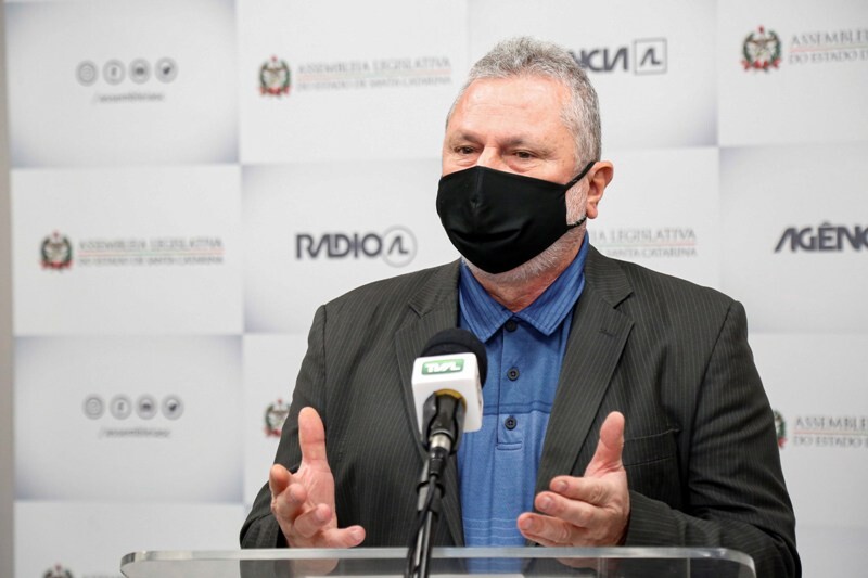 Pe. Pedro pede aprovação de projeto que suspende reintegração de posse