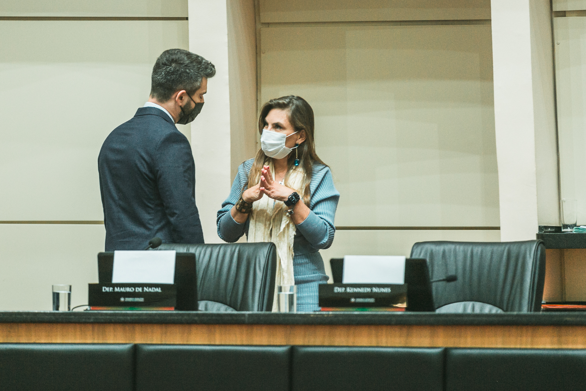 Deputado Bruno Souza (NOVO) - Deputada Ana Paula da Silva (PDT)