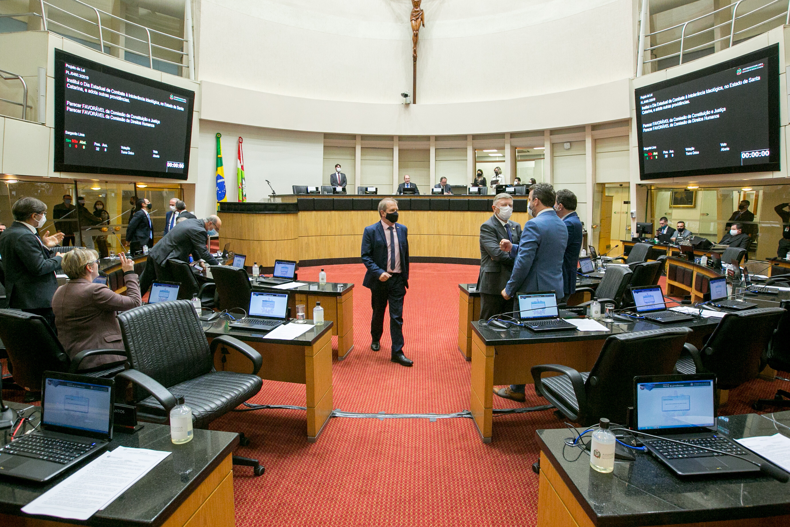 Deputados discutem uso de rodovias por ciclistas e uma CPI para o Samu