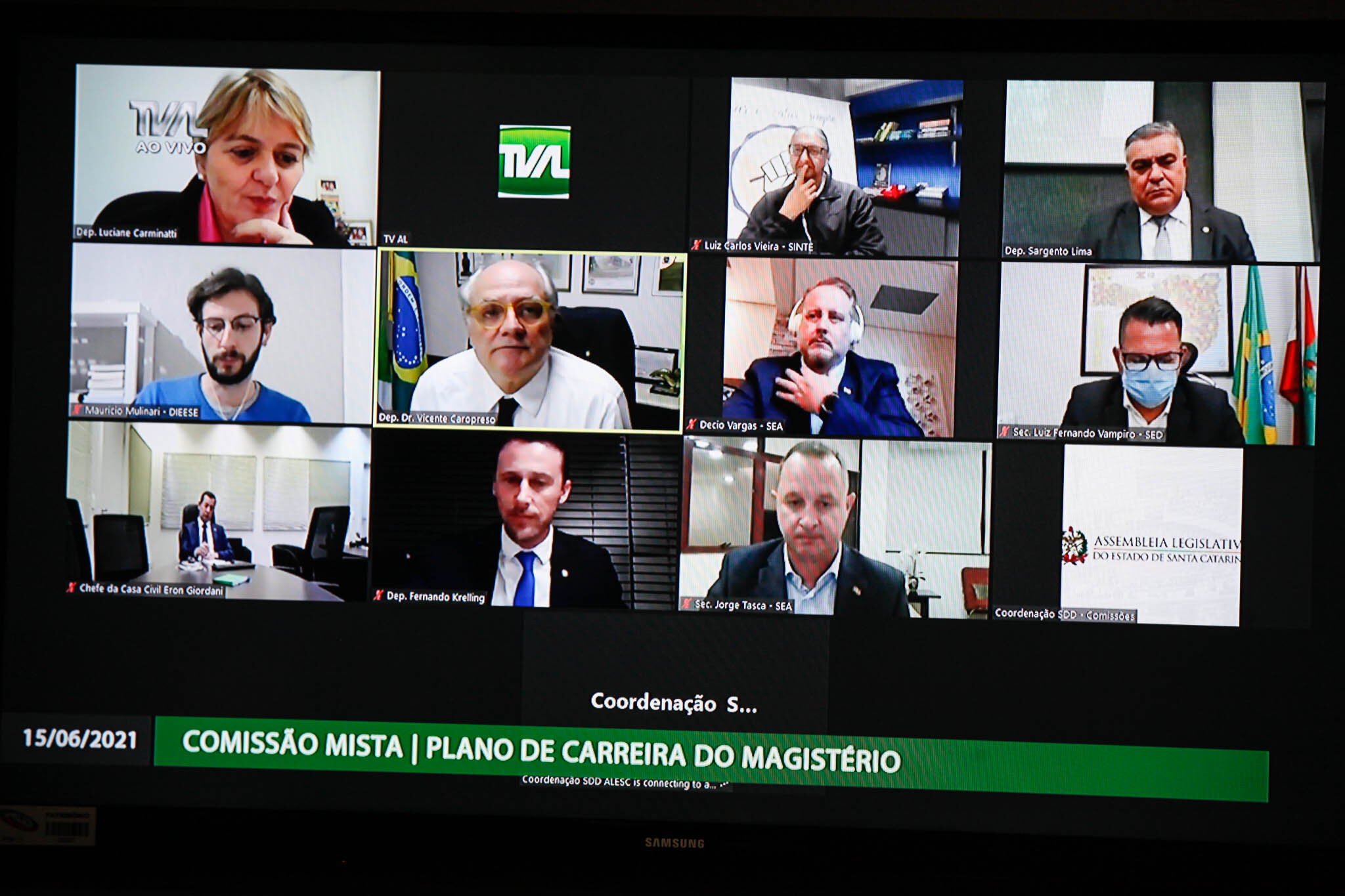 Piso salarial de R$ 5 mil para professores está garantido, afirmam secretários
