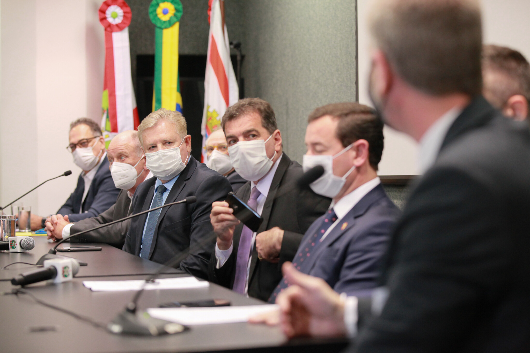 Deputados pedem ao governo do Estado adiamento do Bloco X