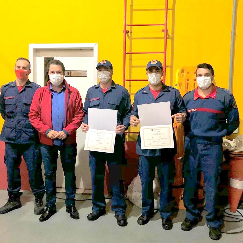 Minotto entrega moção e anuncia emenda ao Corpo de Bombeiros de Araranguá