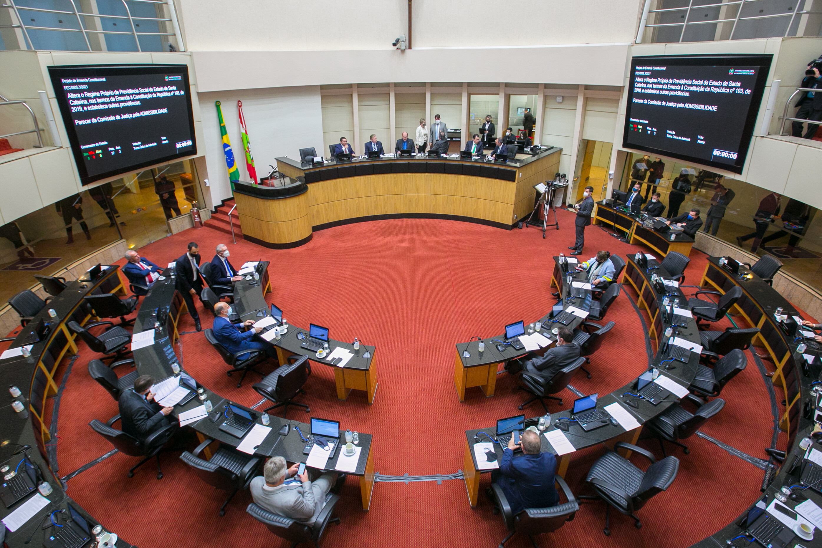 Plenário aprova LDO para 2022 e admissibilidade da PEC da Previdência