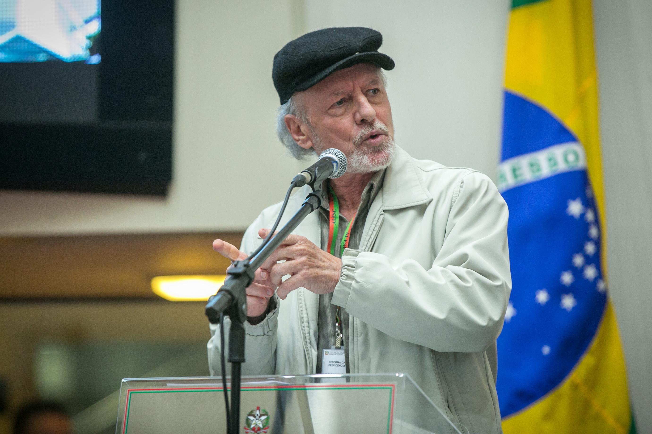 Presidente do SINTESPE, Antônio Luiz Battisti