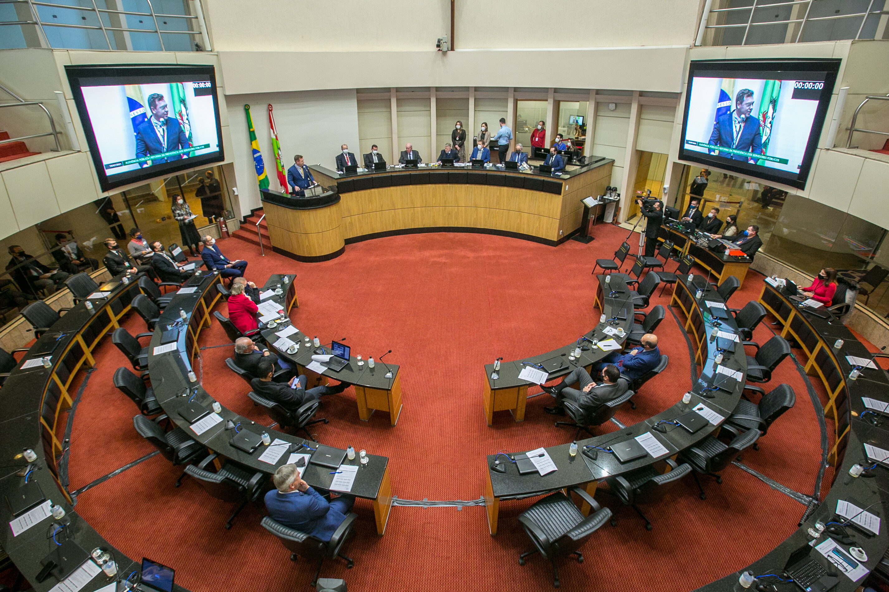 Governo descarta ajustes na reforma da previdência, mas acompanhará discussão