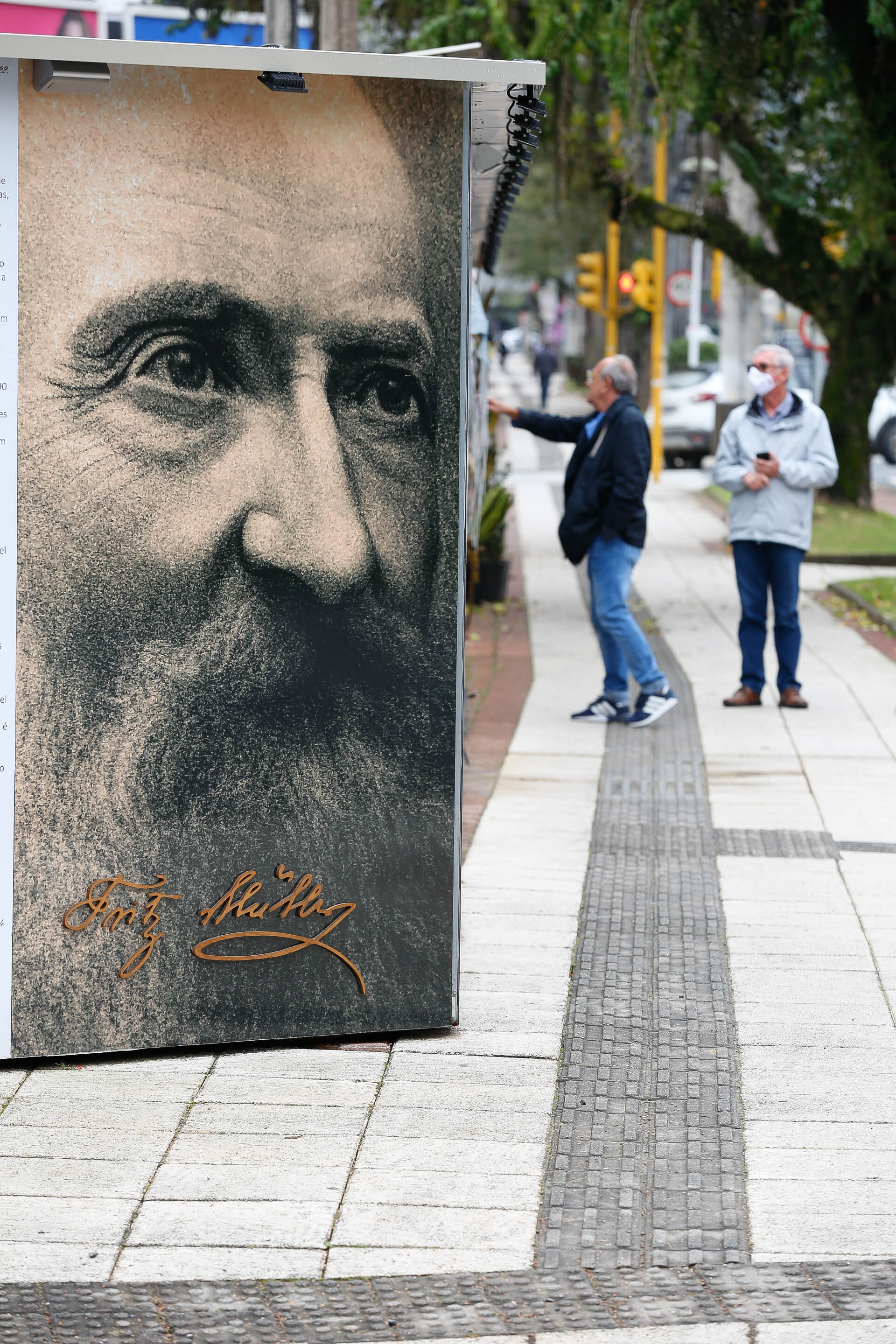 Mário Steindel e Luiz Bernardes - Exposição Fritz Mueller na Galeria de Céu Aberto na Alameda Rio Branco/Blumenau