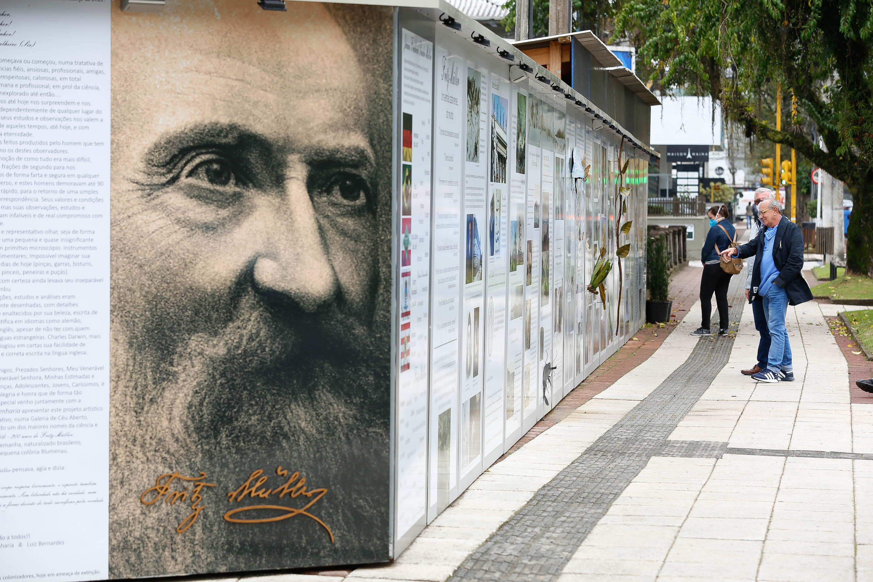 Galeria de Fritz Müller a Céu Aberto na Alameda Rio Branco/Blumenau