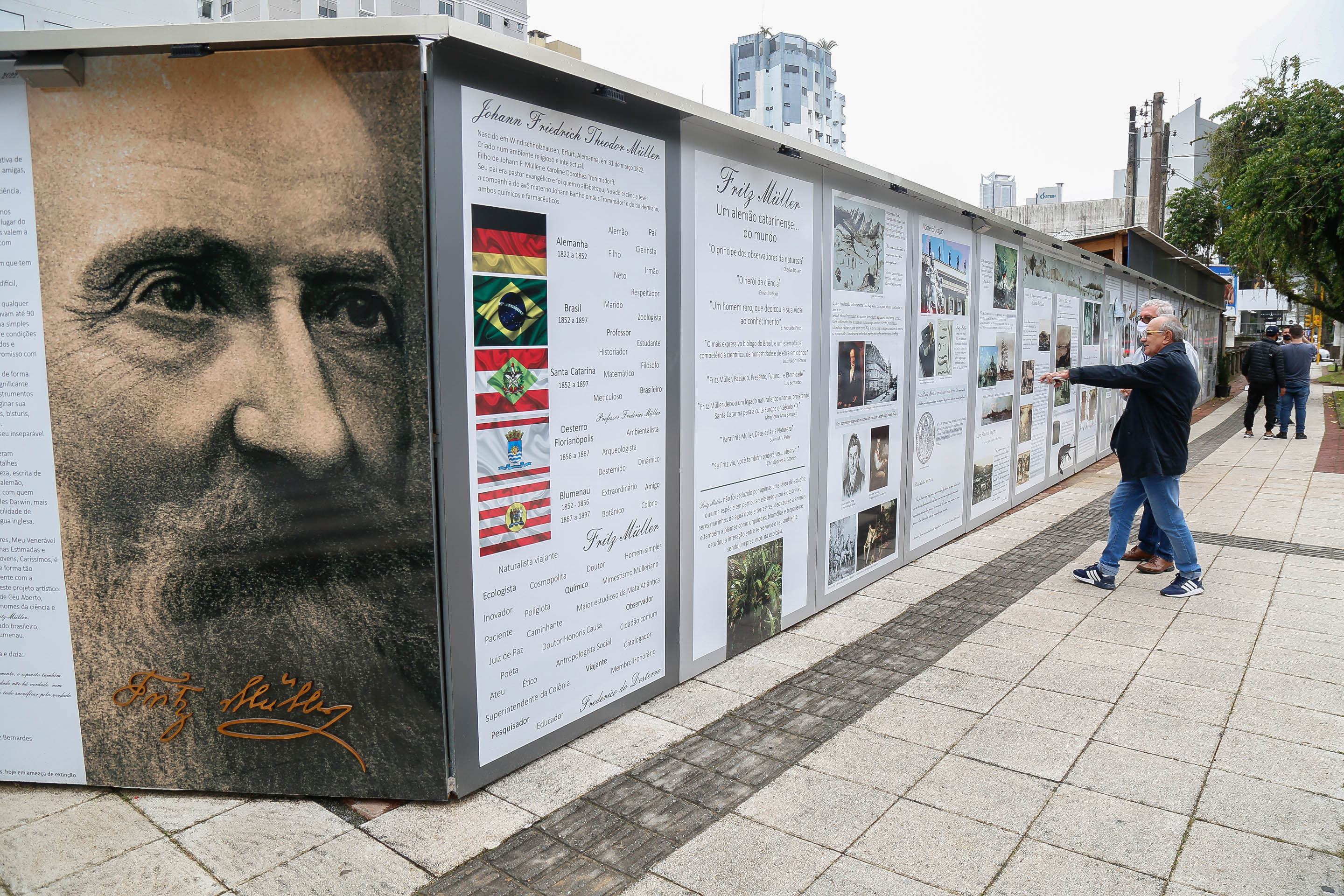 Galeria de Fritz Müller a Céu Aberto na Alameda Rio Branco/Blumenau