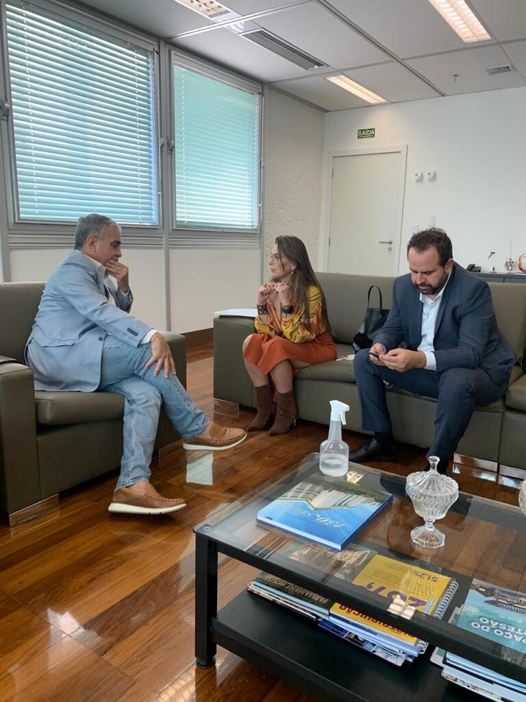 No RJ, Paulinha celebra termo de cooperação entre Escola de Líderes e Funrio